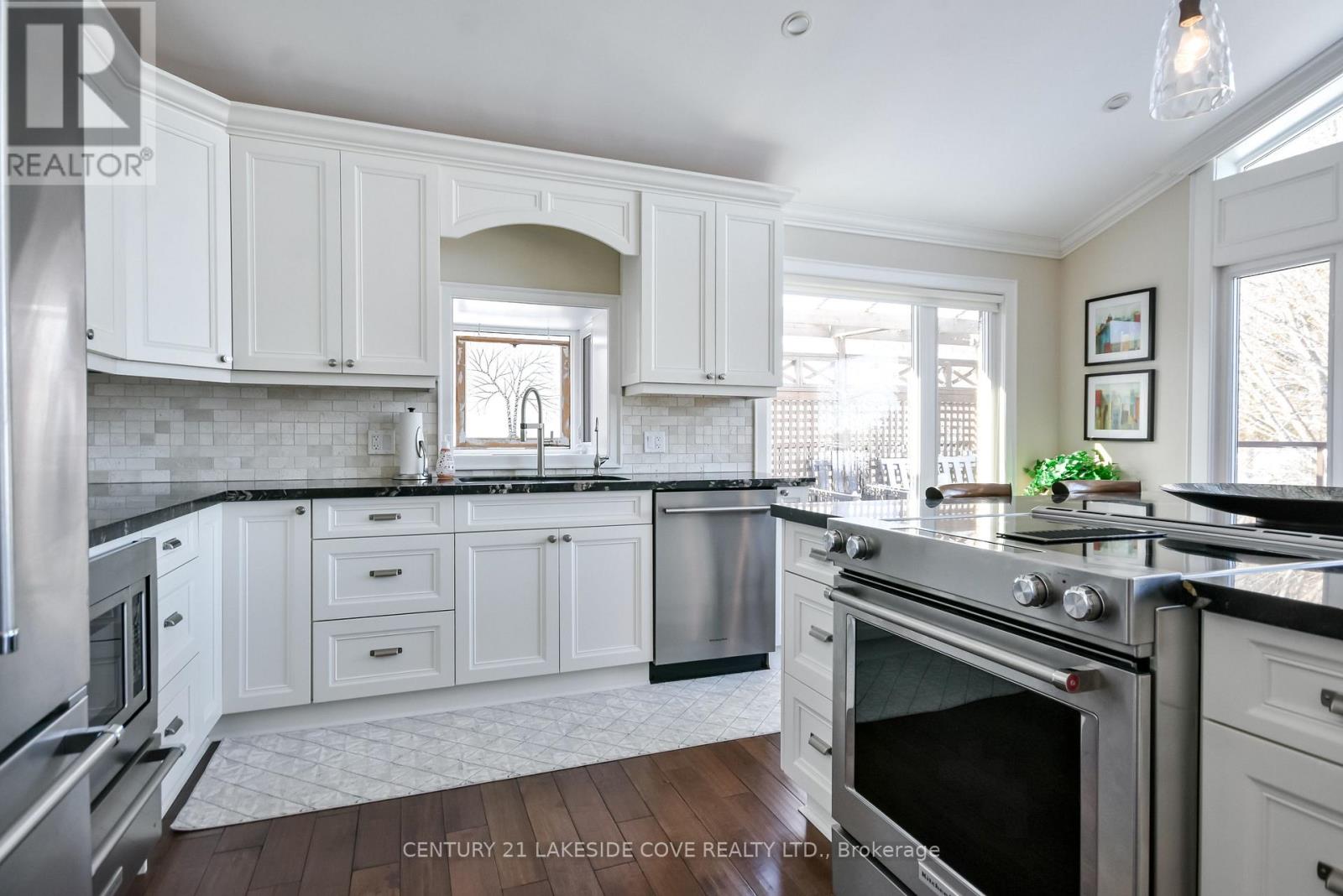 176 Bayshore Drive, Ramara, Ontario  L0K 1B0 - Photo 9 - S12835768