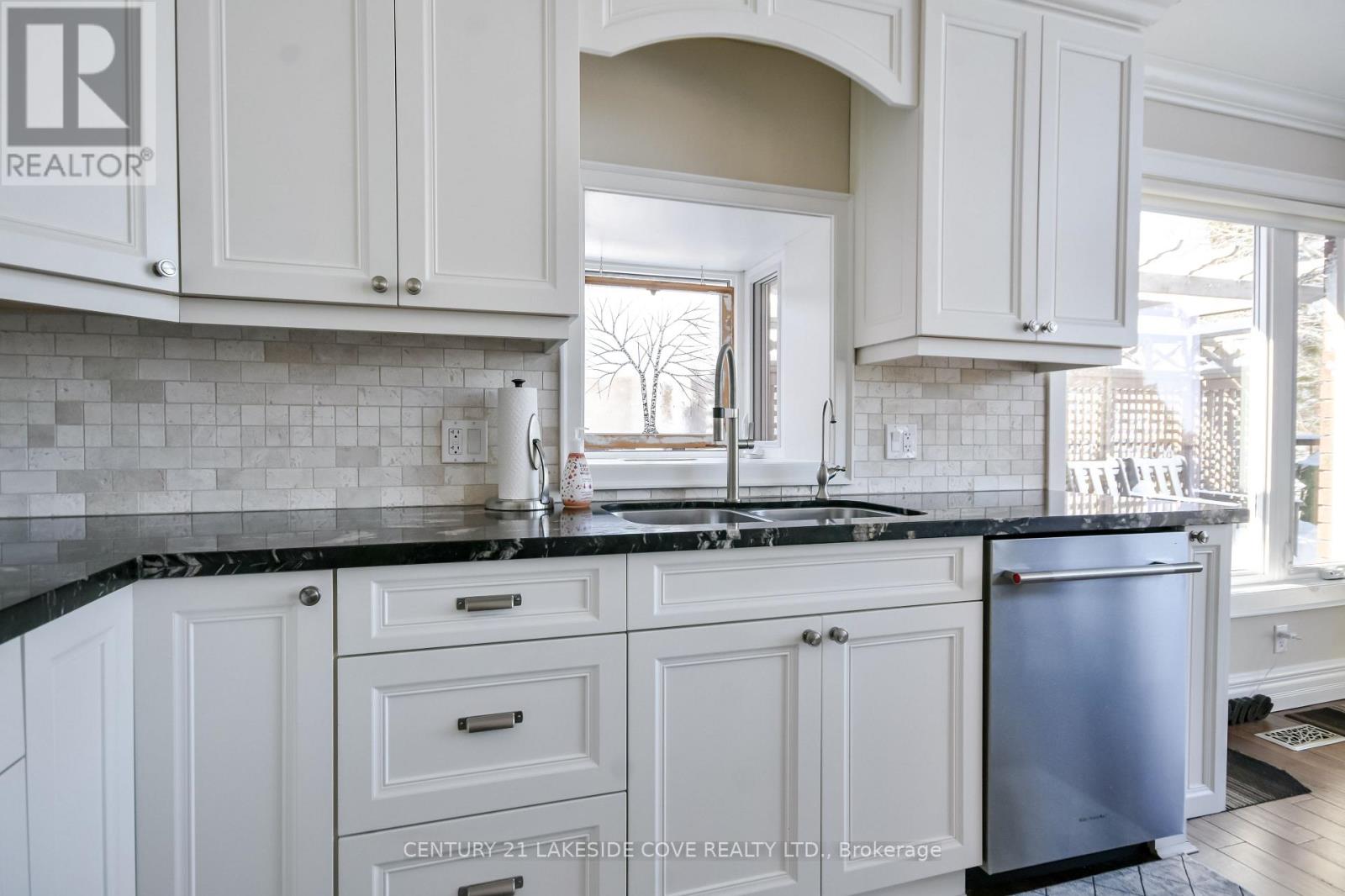 176 Bayshore Drive, Ramara, Ontario  L0K 1B0 - Photo 10 - S12835768