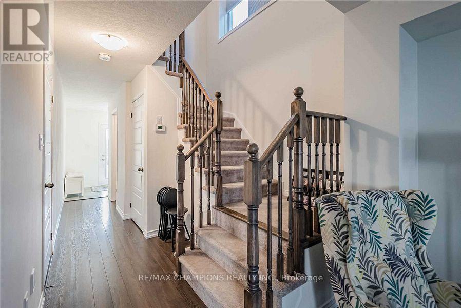 7732 White Pine Crescent, Niagara Falls, Ontario  L2H 3R5 - Photo 4 - X12407774