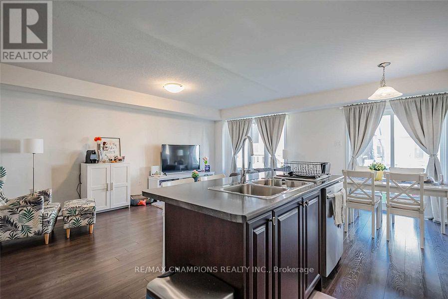 7732 White Pine Crescent, Niagara Falls, Ontario  L2H 3R5 - Photo 6 - X12407774