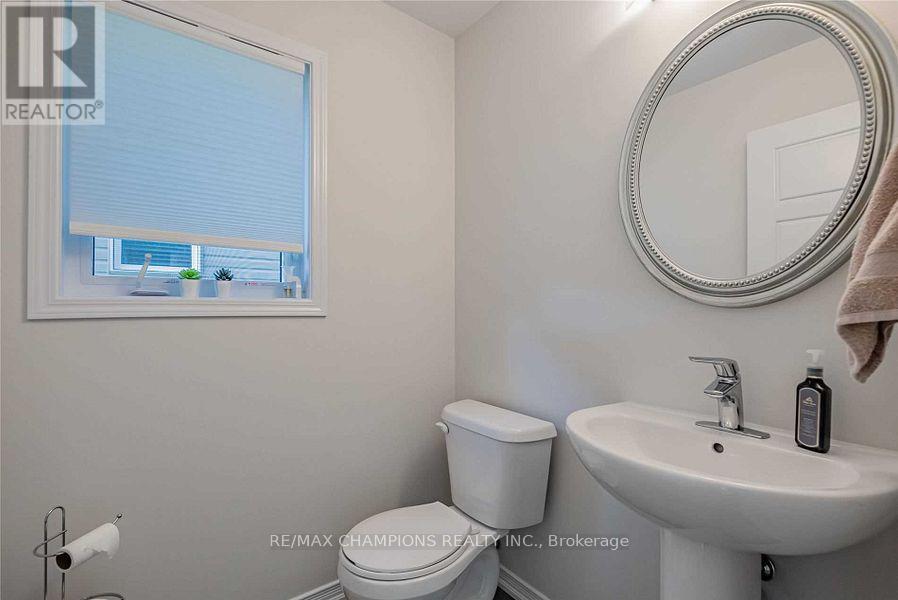 7732 White Pine Crescent, Niagara Falls, Ontario  L2H 3R5 - Photo 9 - X12407774