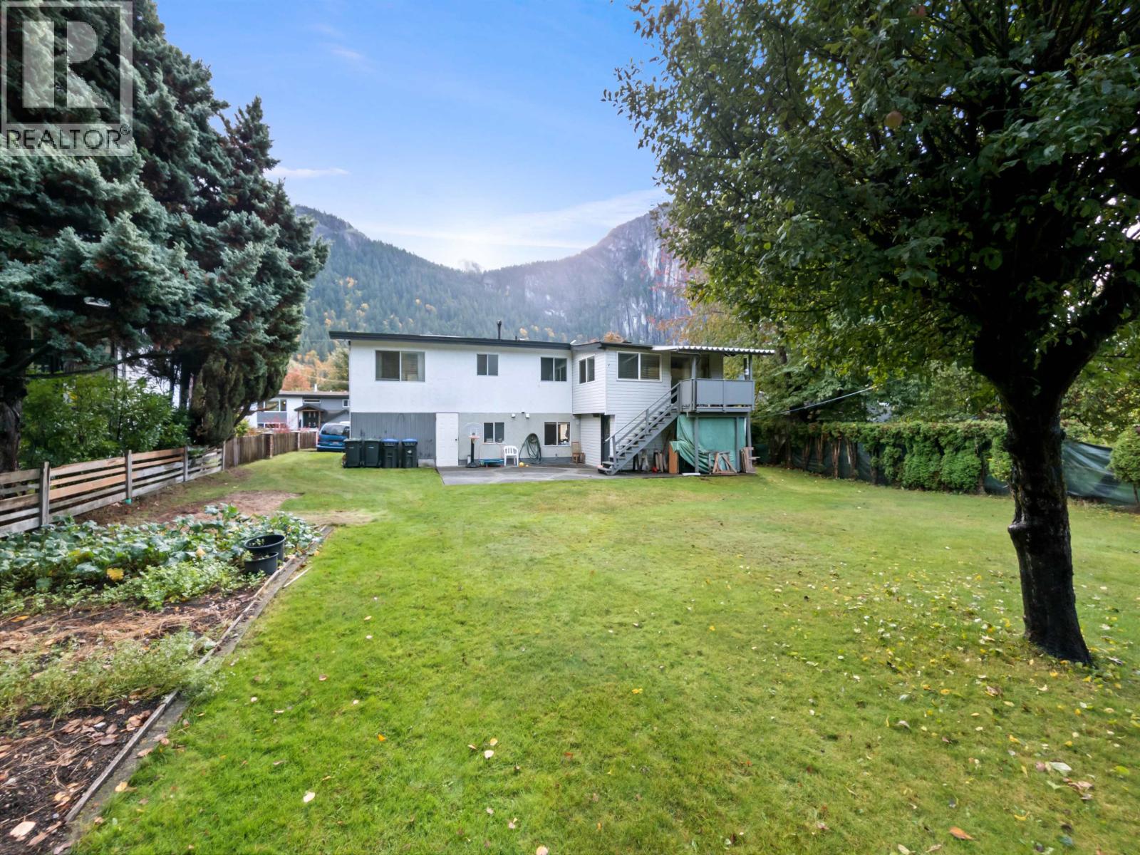 38143 Hemlock Avenue, Squamish, British Columbia  V8B 0X6 - Photo 30 - R3094779