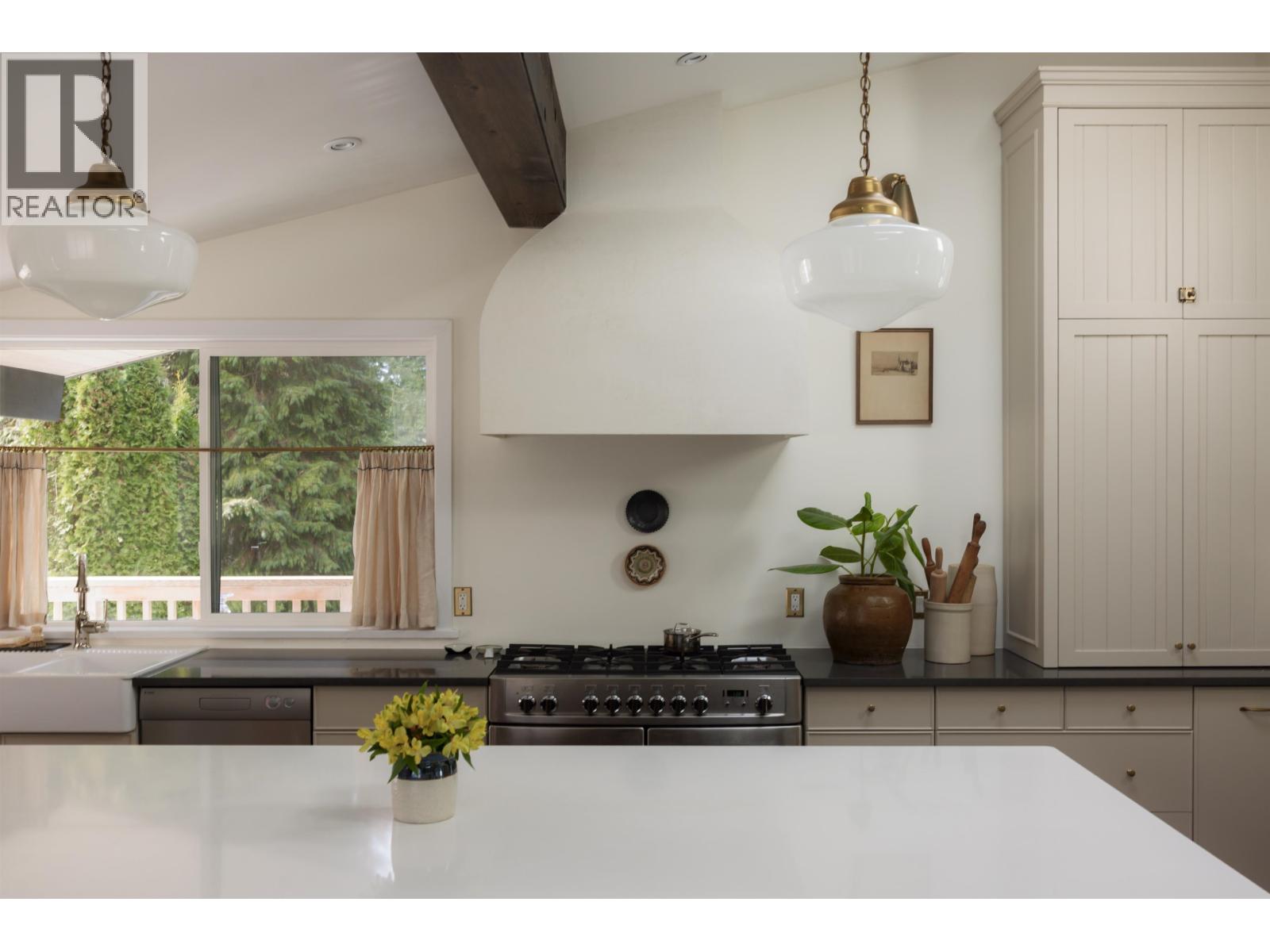 4777 Mapleridge Drive, North Vancouver, British Columbia V7R 3T6 - Photo 11 - R3094823