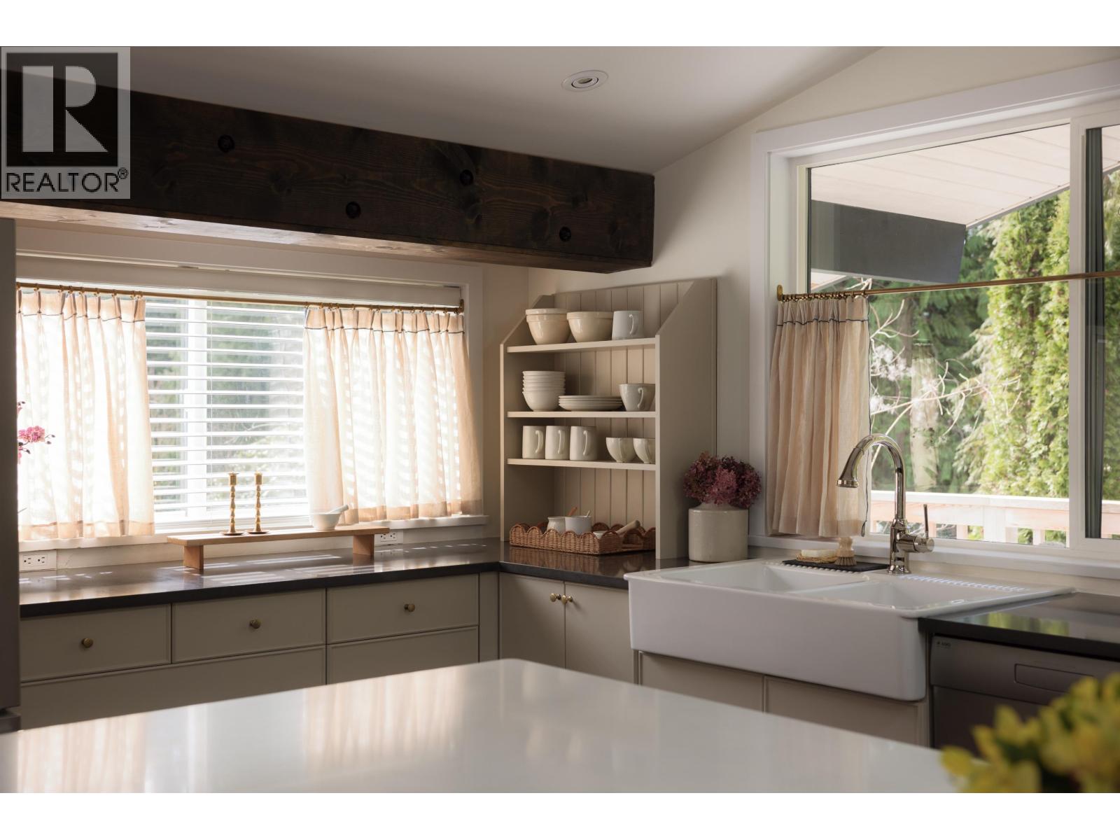 4777 Mapleridge Drive, North Vancouver, British Columbia V7R 3T6 - Photo 12 - R3094823