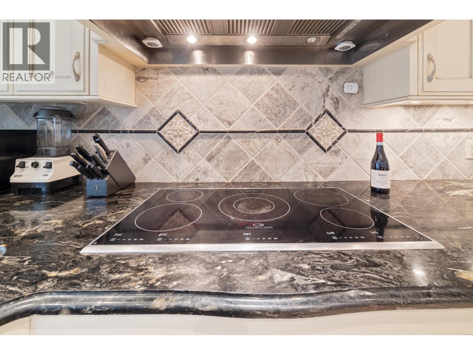 128 Hythe Avenue, Burnaby, British Columbia  V5B 3H7 - Photo 14 - R3094831