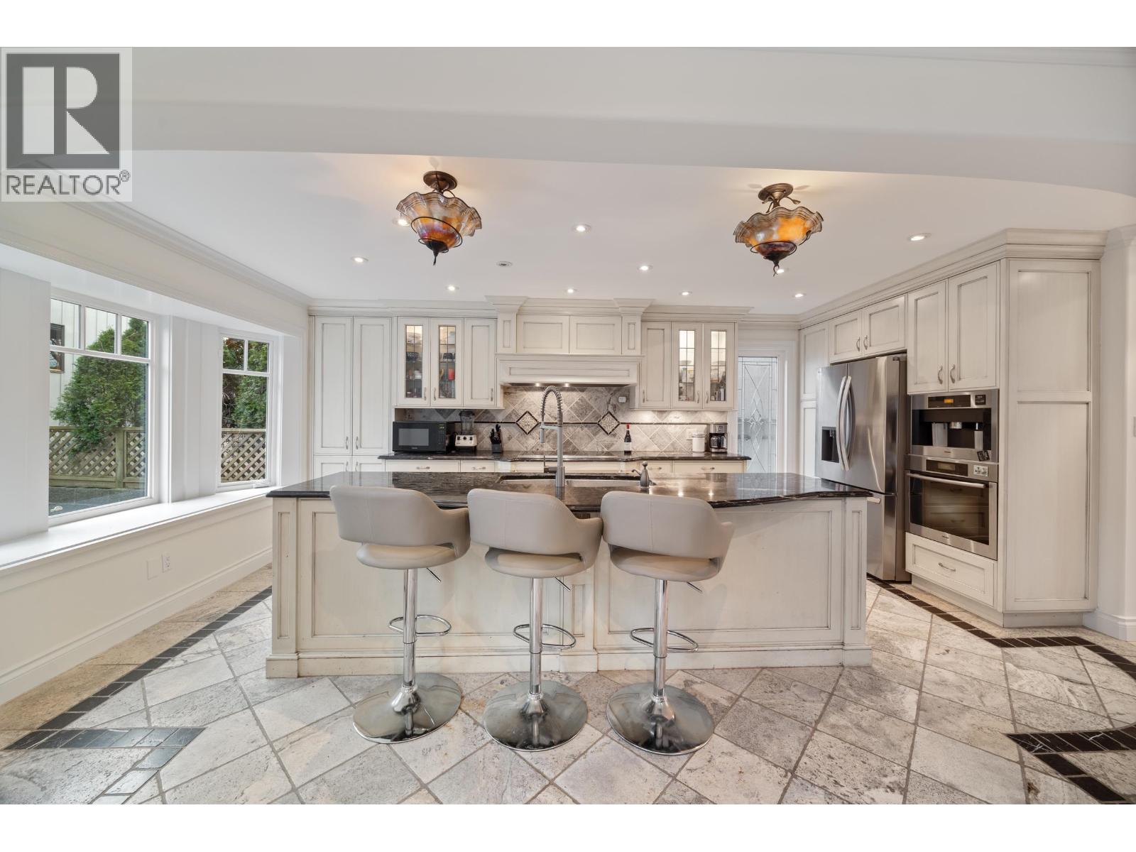 128 Hythe Avenue, Burnaby, British Columbia  V5B 3H7 - Photo 15 - R3094831