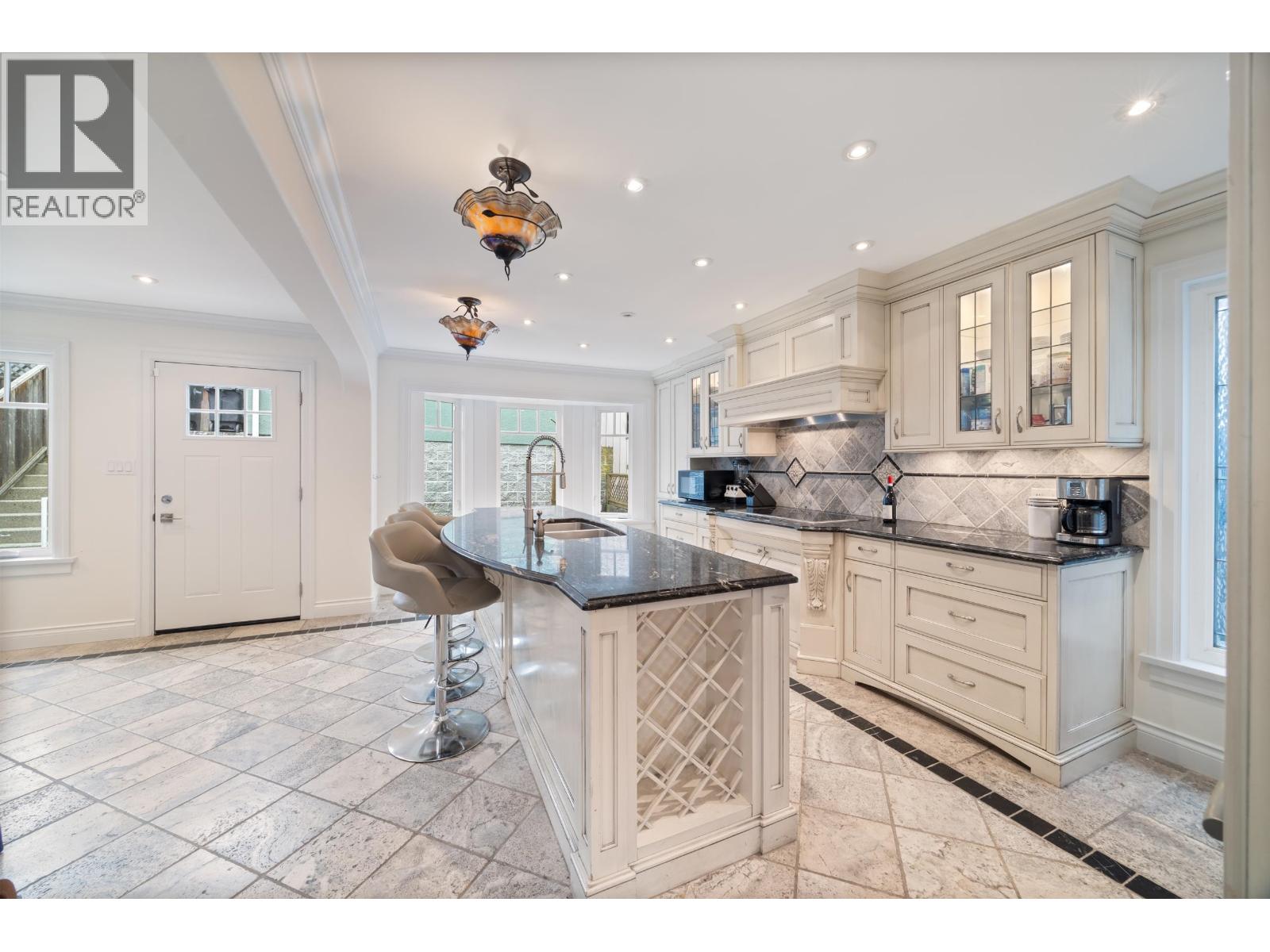 128 Hythe Avenue, Burnaby, British Columbia  V5B 3H7 - Photo 16 - R3094831