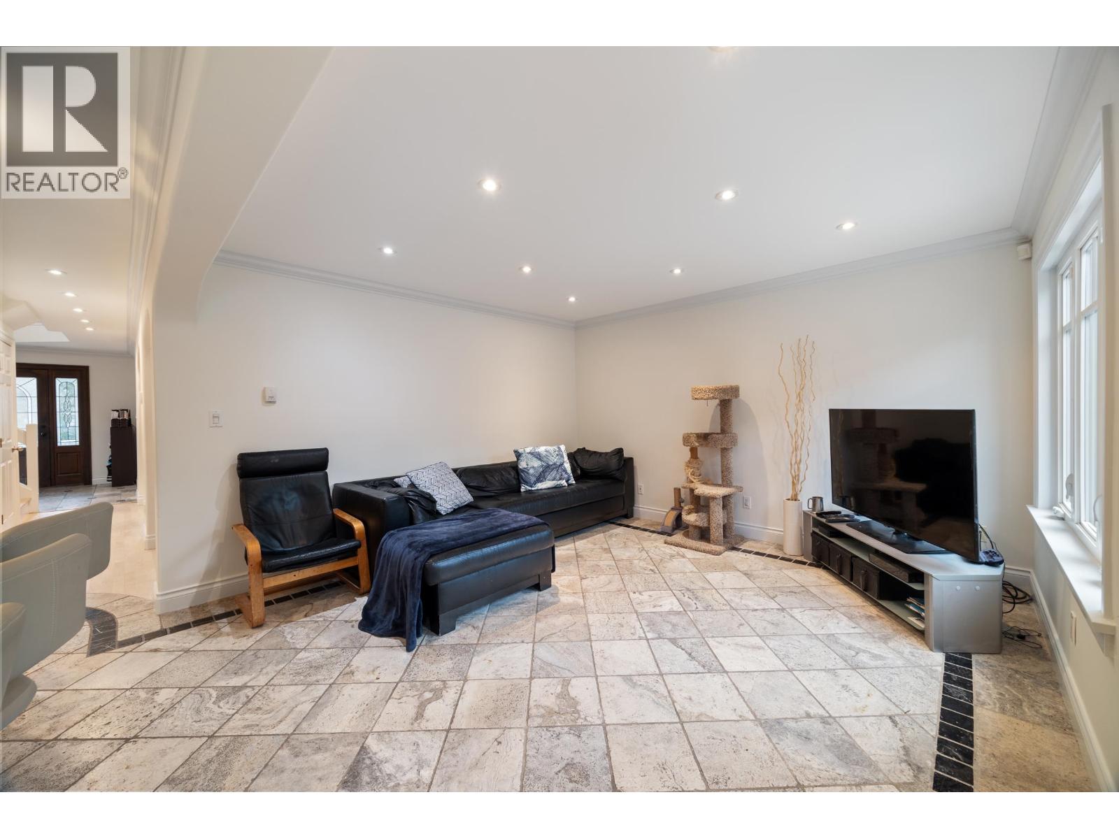 128 Hythe Avenue, Burnaby, British Columbia  V5B 3H7 - Photo 19 - R3094831