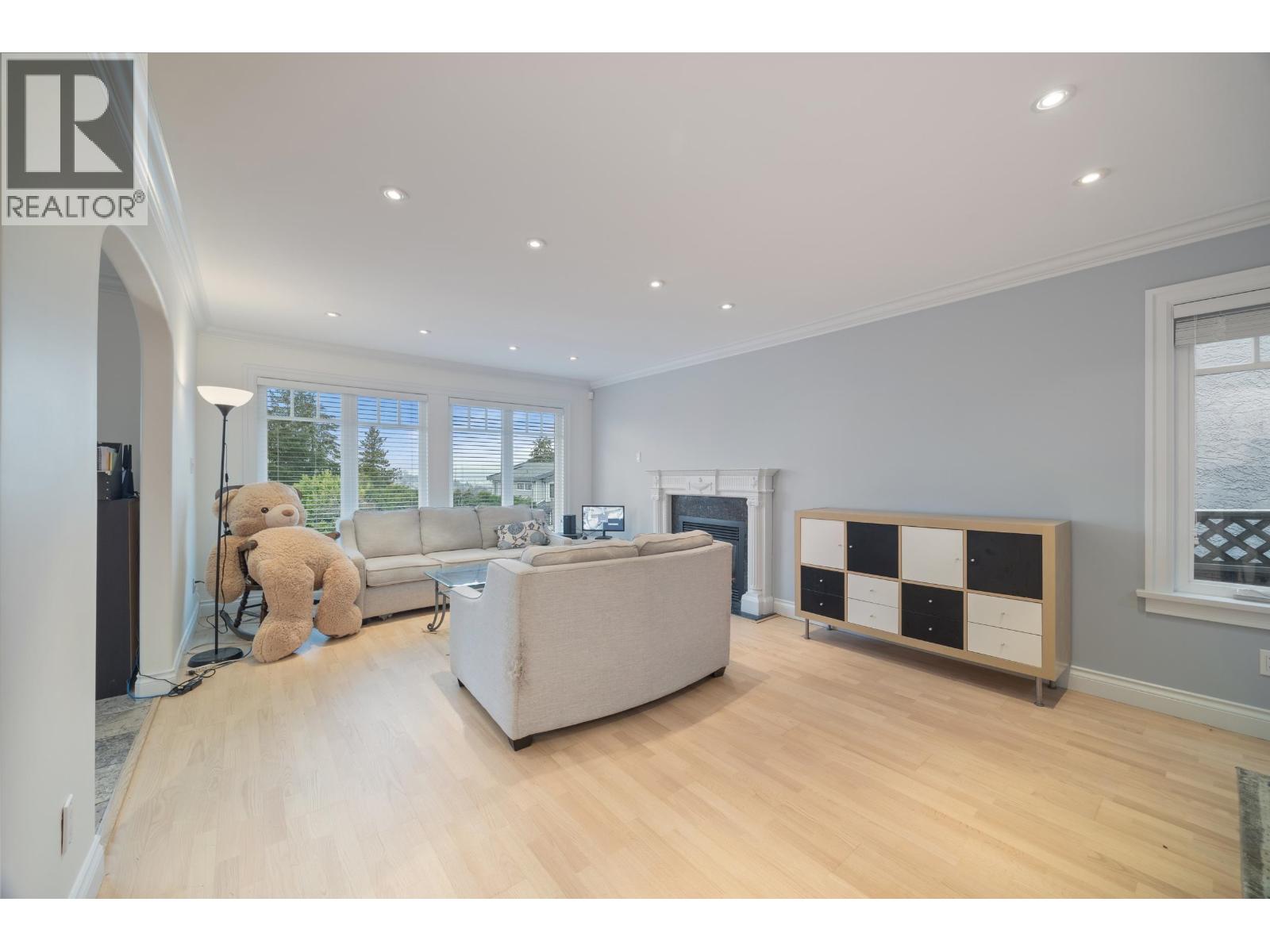 128 Hythe Avenue, Burnaby, British Columbia  V5B 3H7 - Photo 7 - R3094831