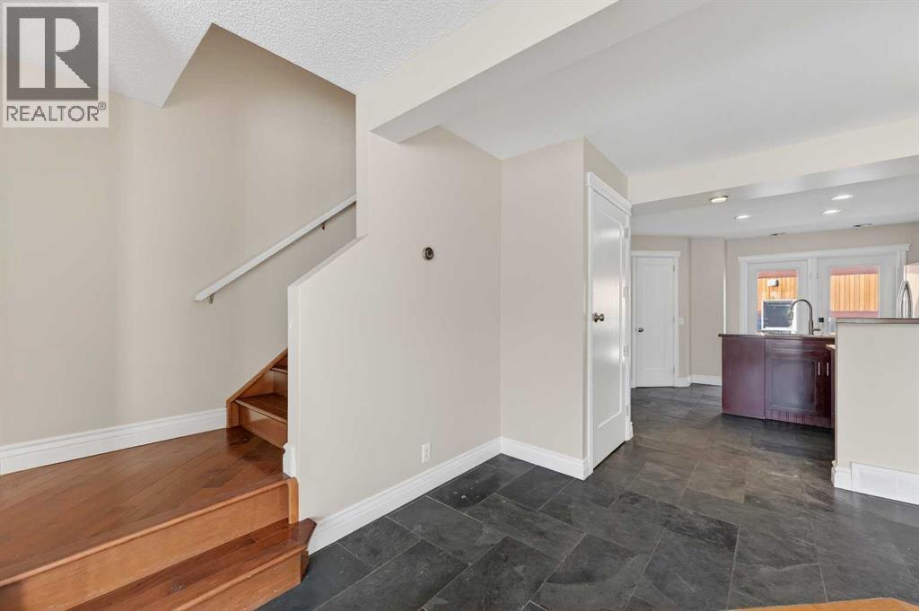 132 Erin Grove Close Se, Calgary, Alberta  T2B 2T4 - Photo 9 - A2287178