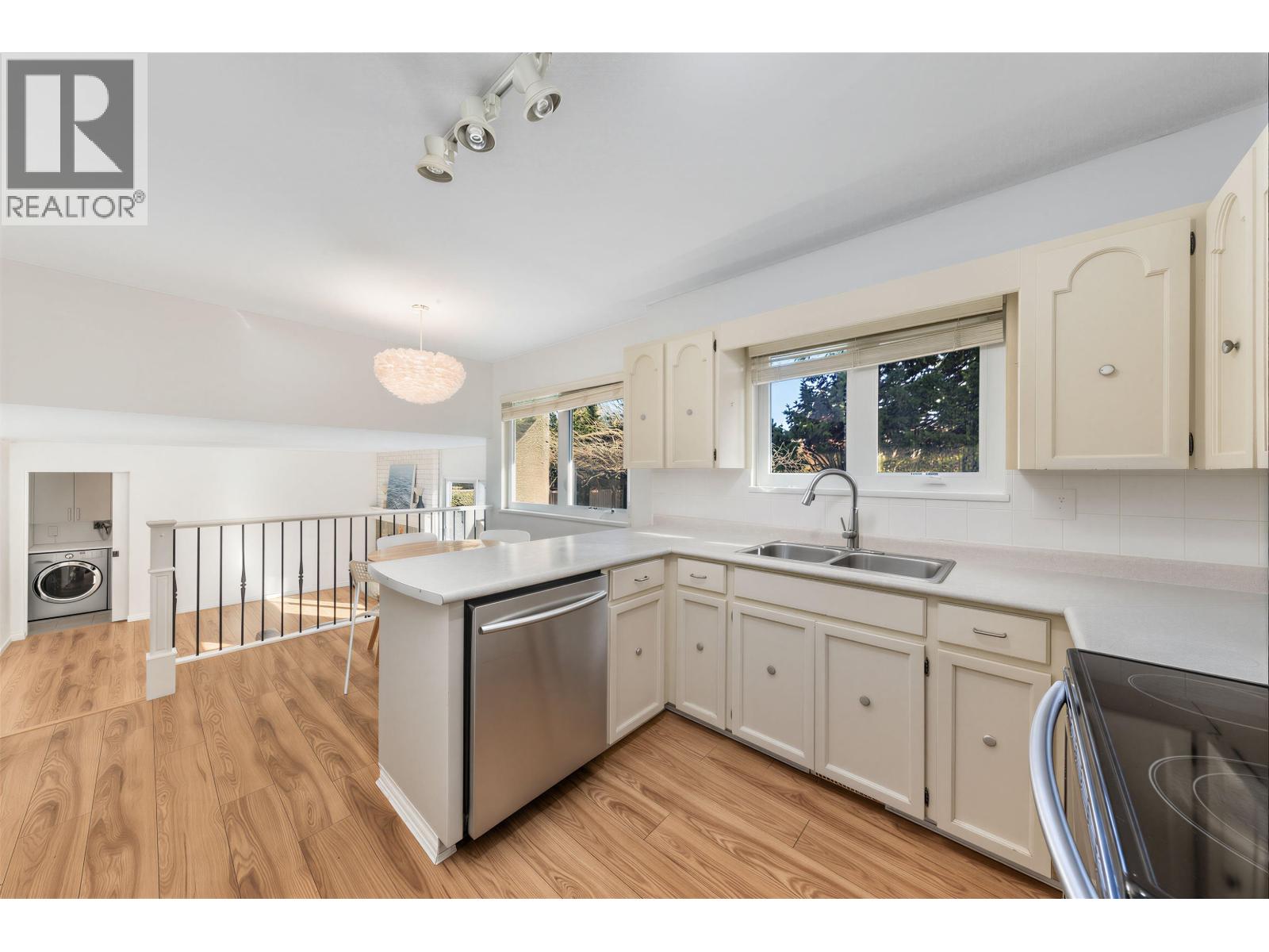 7920 Willowfield Drive, Richmond, British Columbia  V7C 4S7 - Photo 11 - R3094191