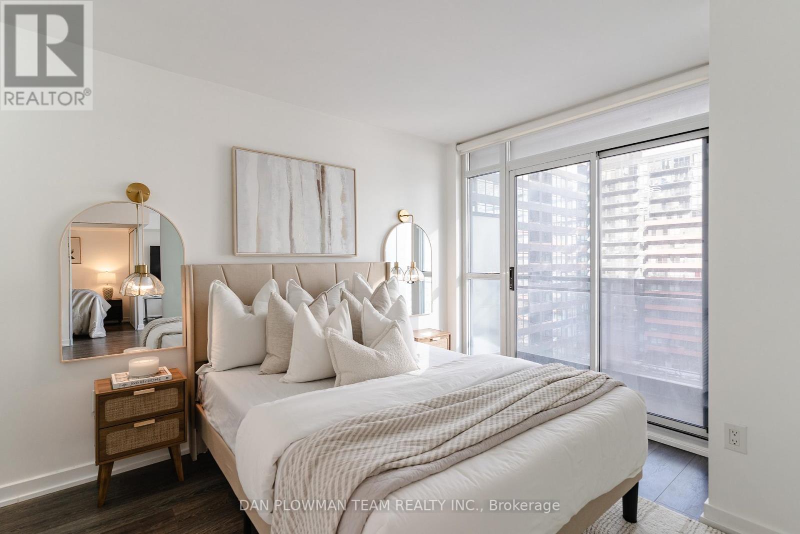 1006 - 8 Telegram Mews, Toronto, Ontario  M5V 3Z5 - Photo 11 - C12835928