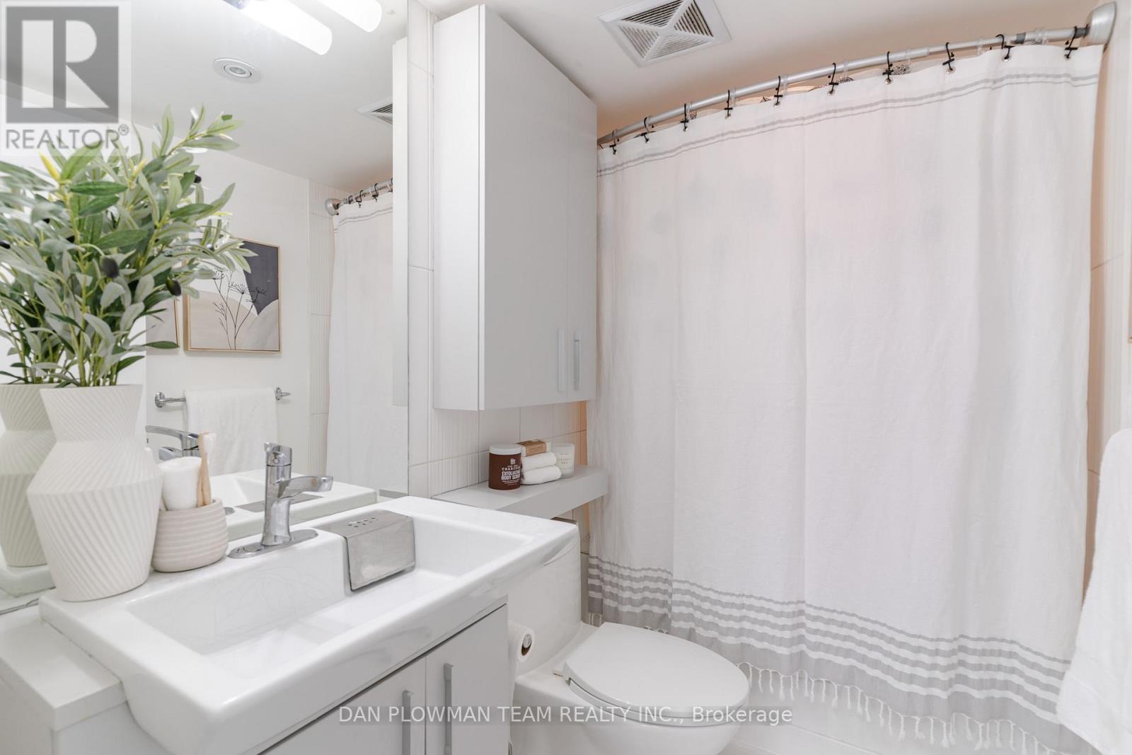 1006 - 8 Telegram Mews, Toronto, Ontario  M5V 3Z5 - Photo 14 - C12835928