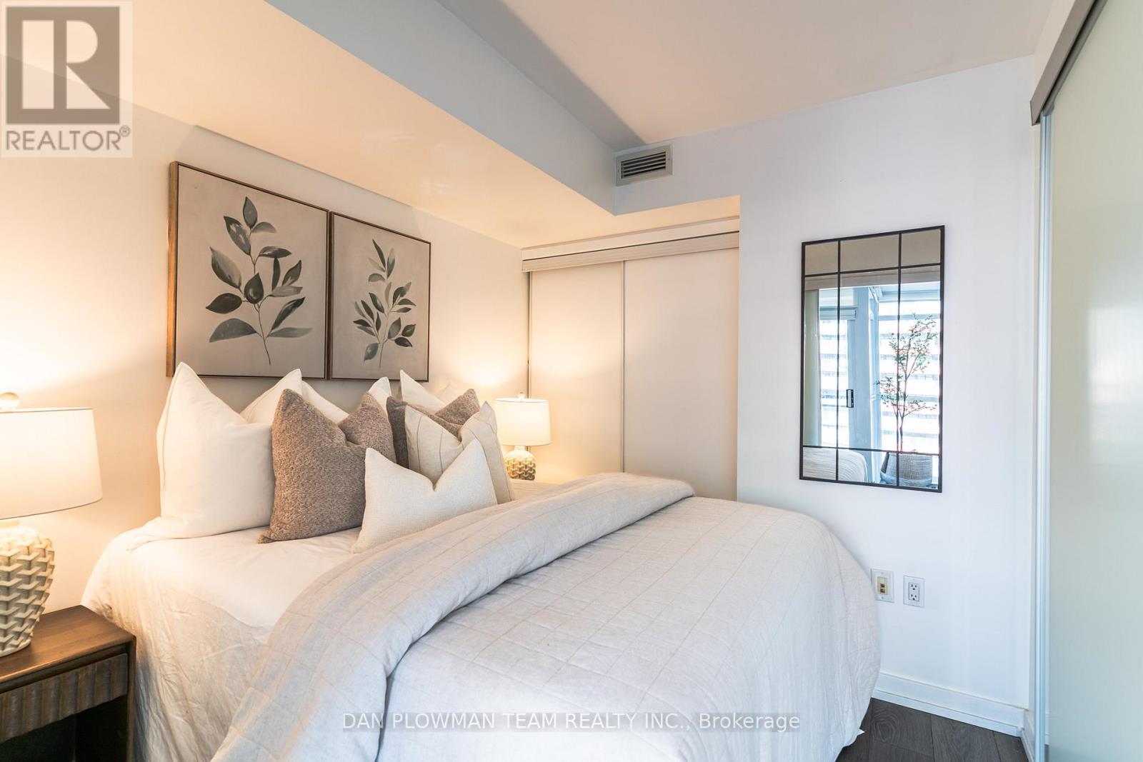 1006 - 8 Telegram Mews, Toronto, Ontario  M5V 3Z5 - Photo 15 - C12835928