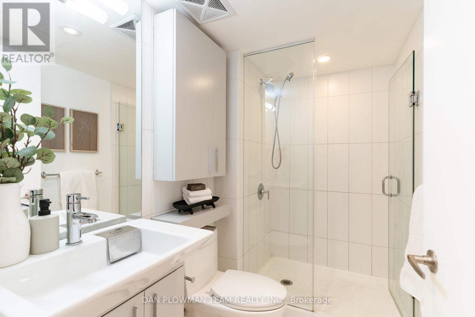 1006 - 8 Telegram Mews, Toronto, Ontario  M5V 3Z5 - Photo 17 - C12835928