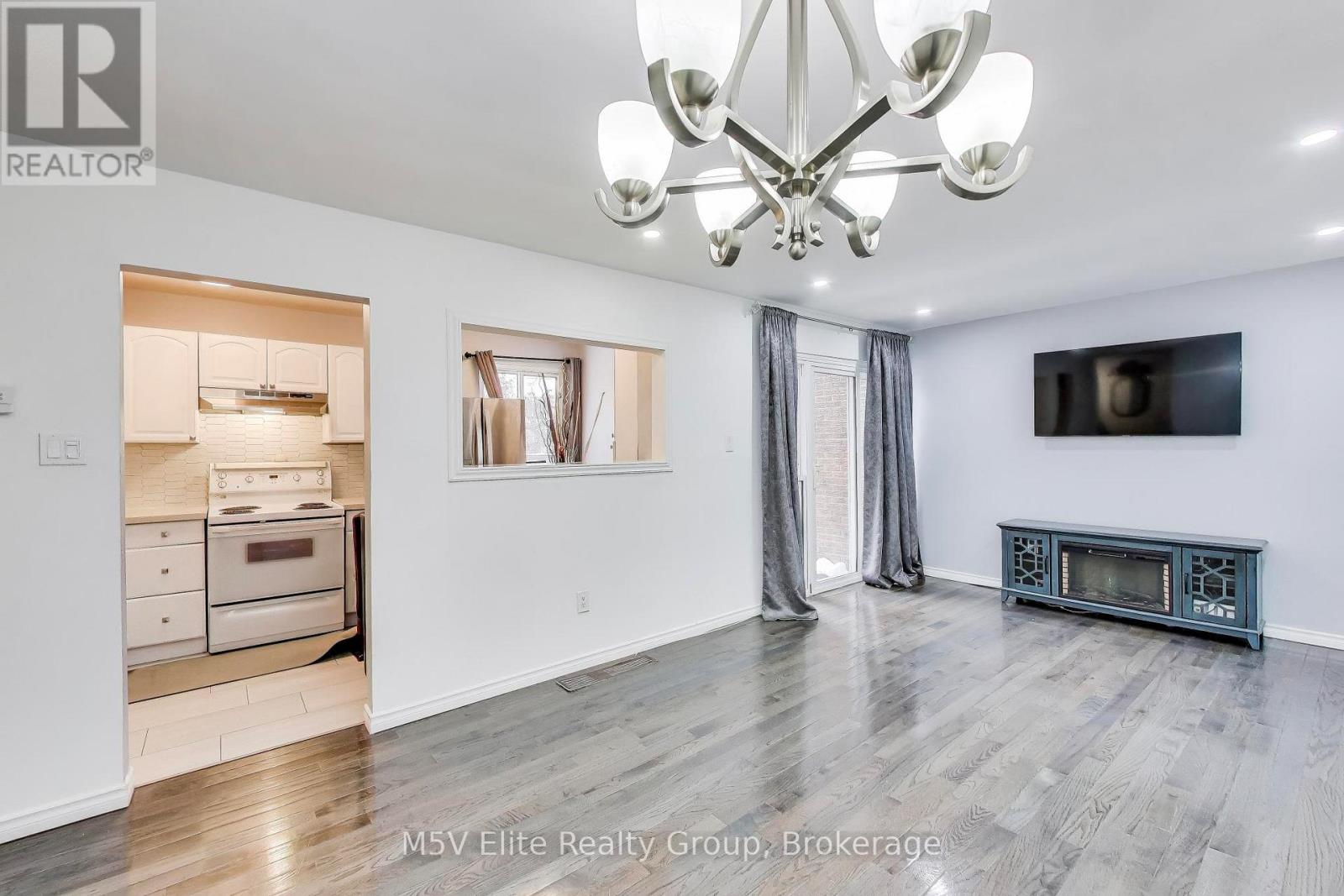 2 - 105 Dovedale Drive, Whitby, Ontario  L1N 1Z7 - Photo 8 - E12835960