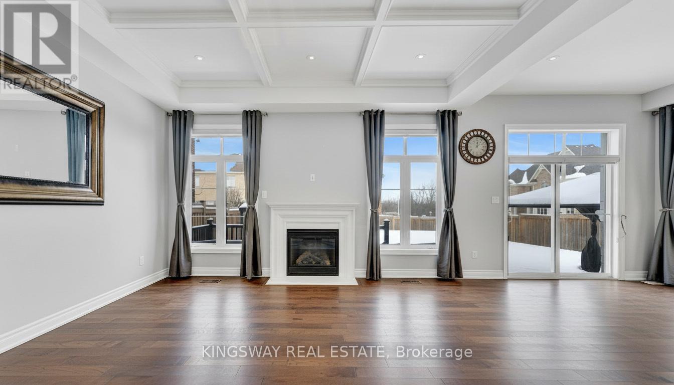 70 Bond Crescent, Richmond Hill, Ontario  L4E 3K4 - Photo 11 - N12756334