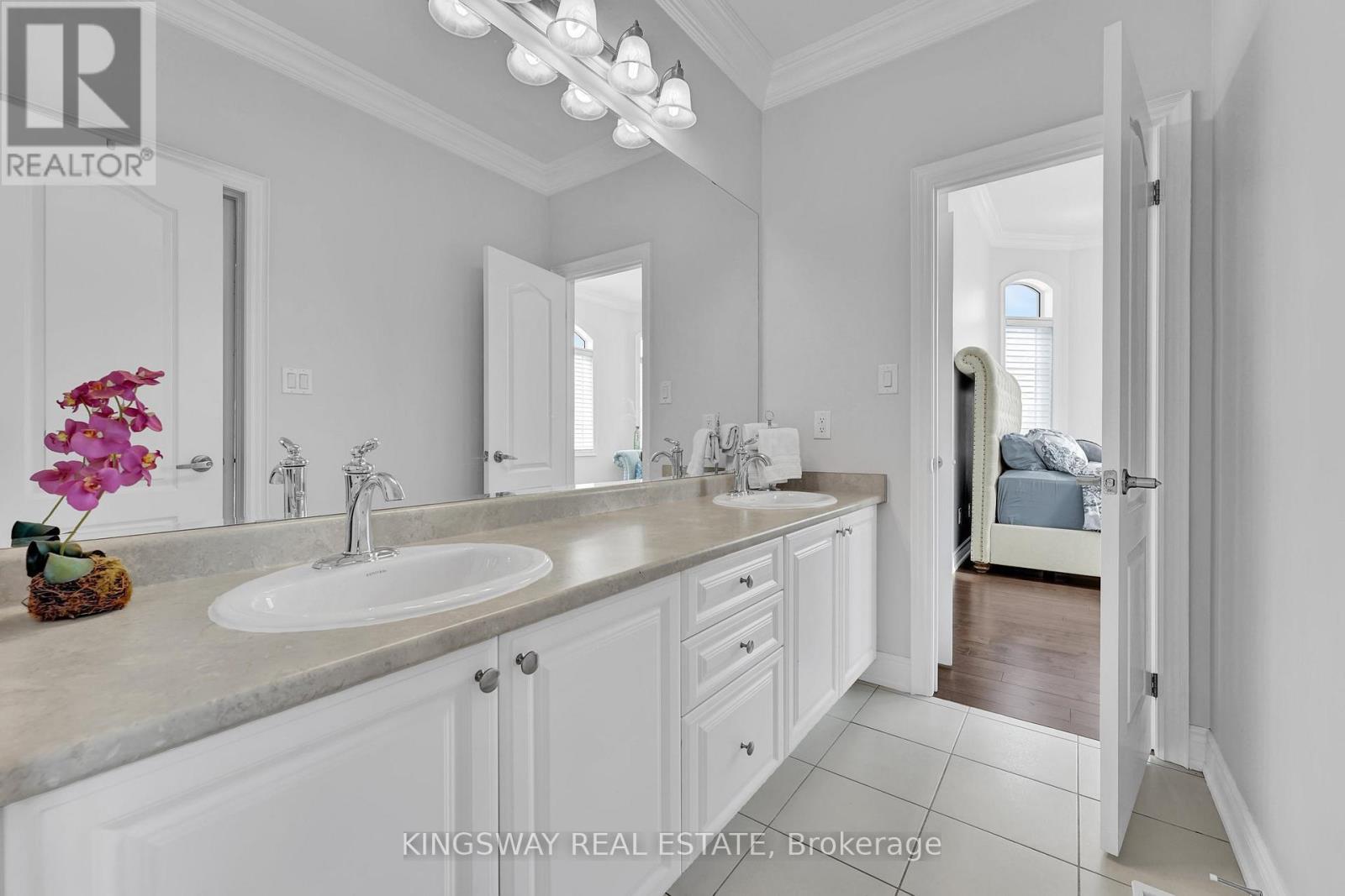 70 Bond Crescent, Richmond Hill, Ontario  L4E 3K4 - Photo 24 - N12756334