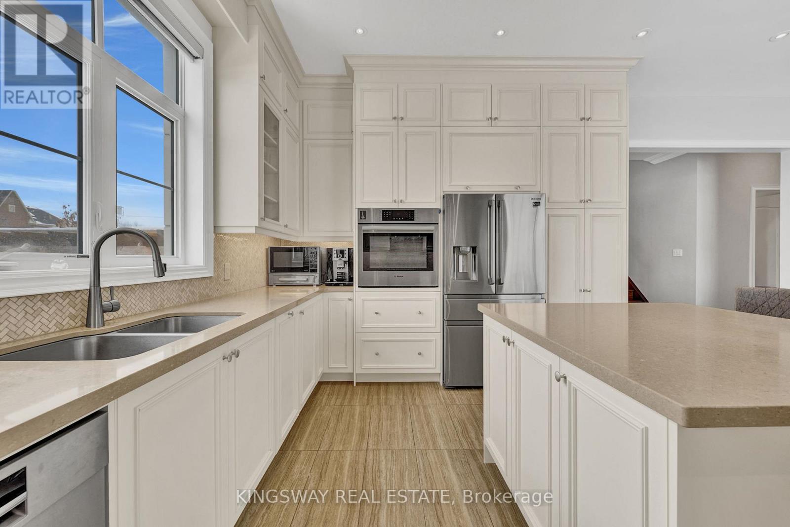 70 Bond Crescent, Richmond Hill, Ontario  L4E 3K4 - Photo 12 - N12756334