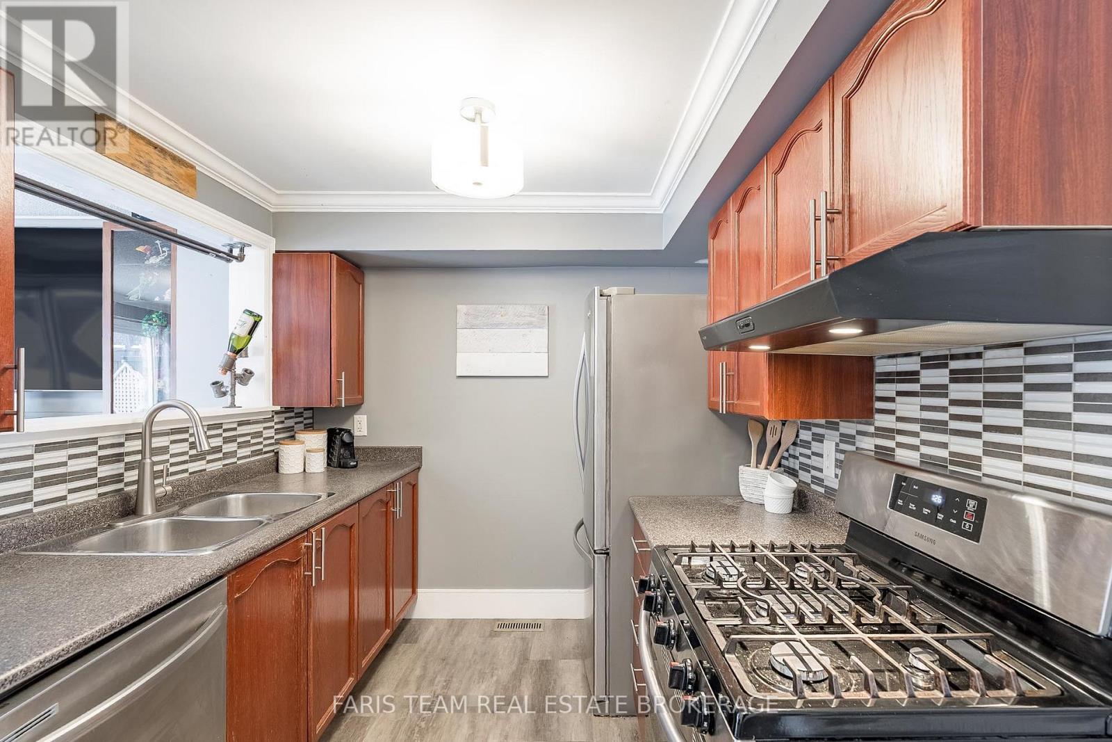 28 Raymond Crescent, Barrie (Painswick South), Ontario  L4N 0V4 - Photo 5 - S12835856