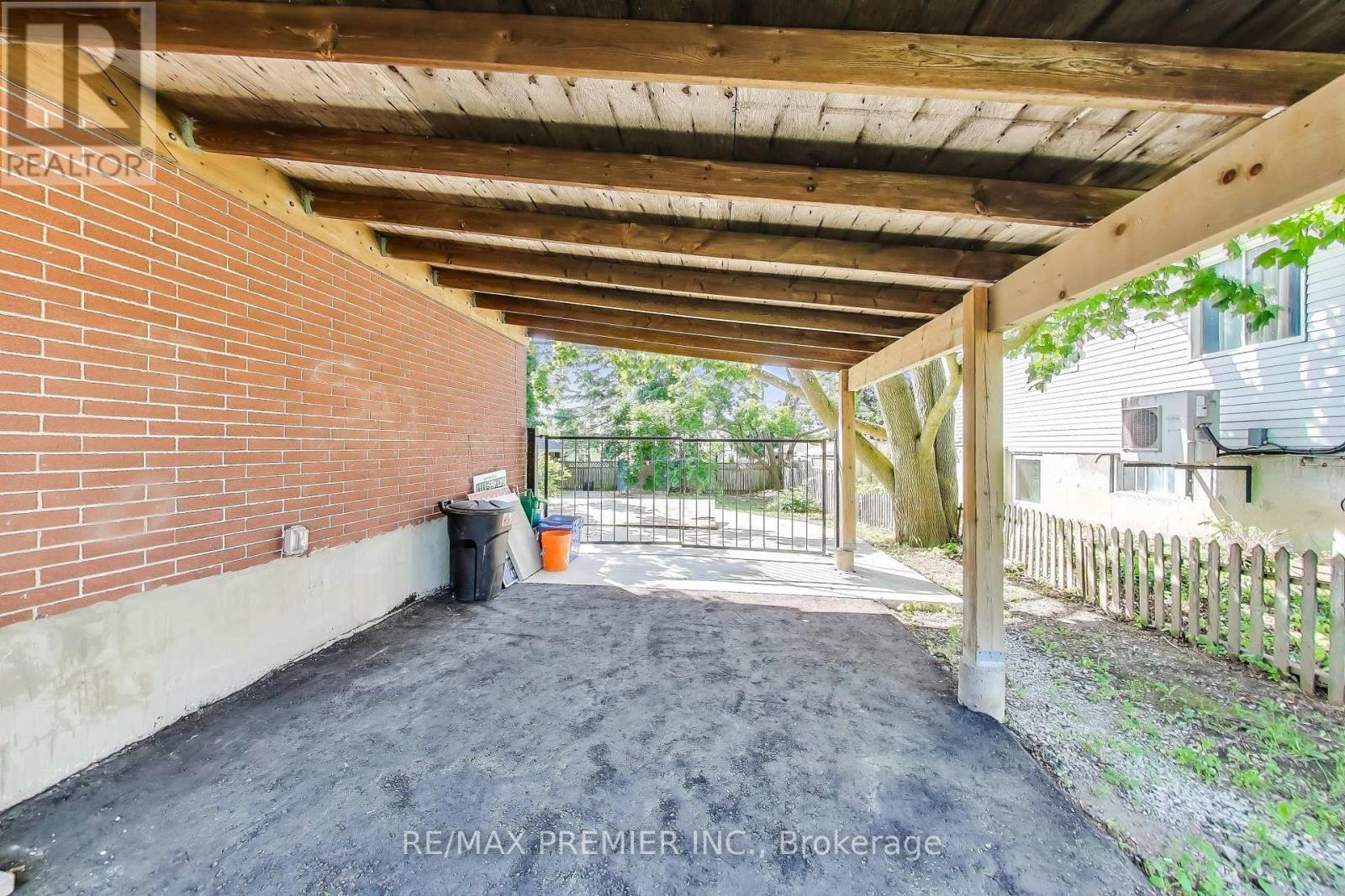 5 Golfdale Road, Barrie, Ontario  L4N 6R5 - Photo 2 - S12835948