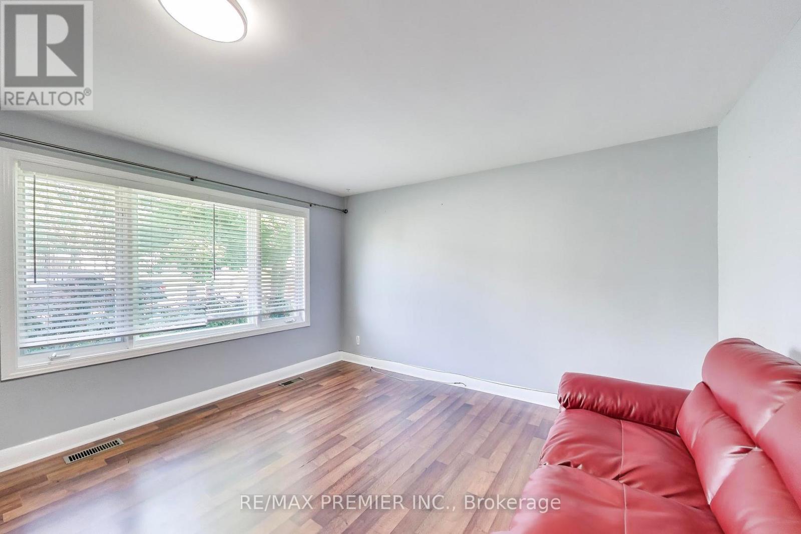 5 Golfdale Road, Barrie, Ontario  L4N 6R5 - Photo 4 - S12835948