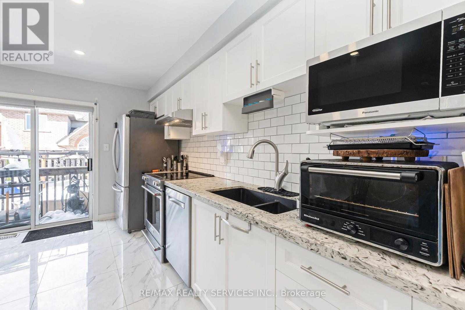 50 Sunny Glen Crescent, Brampton, Ontario  L7A 2C6 - Photo 18 - W12835874