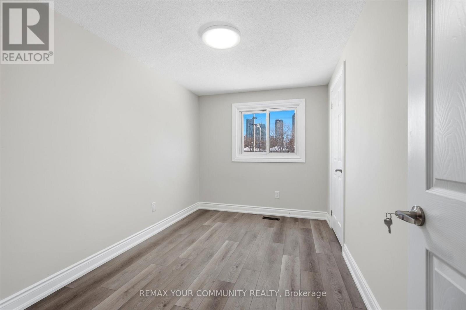 676 Galloway Crescent, Mississauga, Ontario  L5C 3W1 - Photo 10 - W12835880