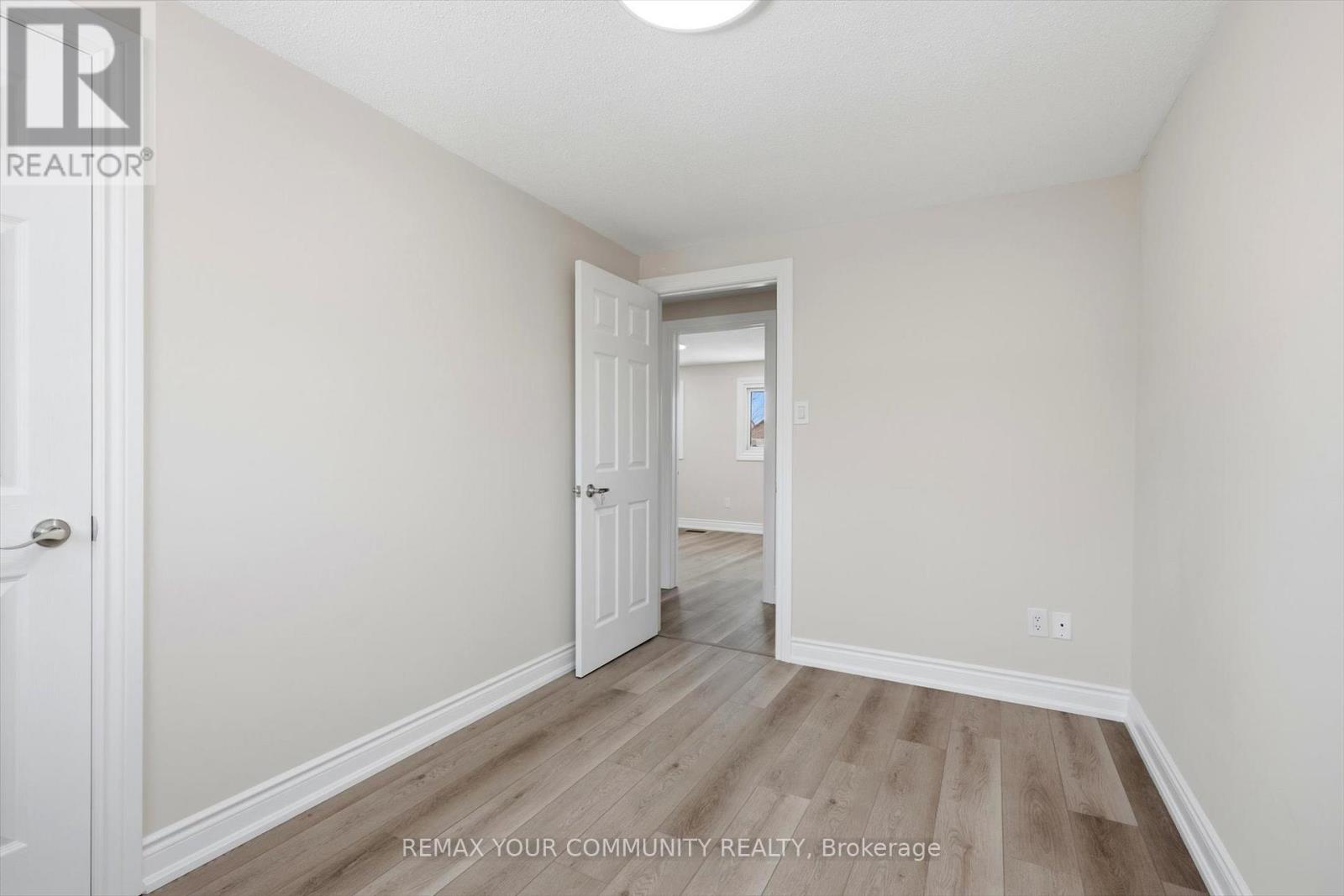 676 Galloway Crescent, Mississauga, Ontario  L5C 3W1 - Photo 11 - W12835880