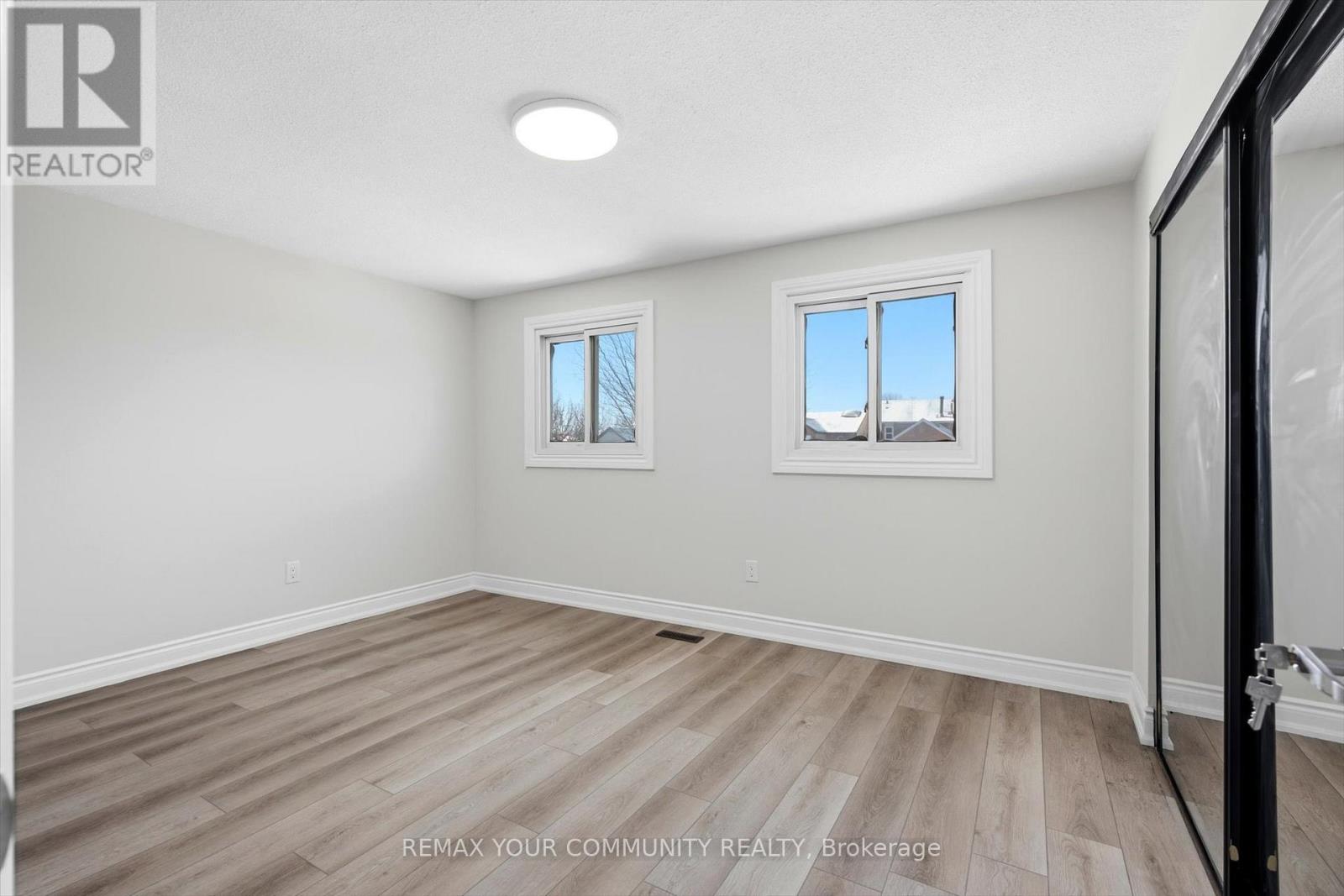 676 Galloway Crescent, Mississauga, Ontario  L5C 3W1 - Photo 12 - W12835880