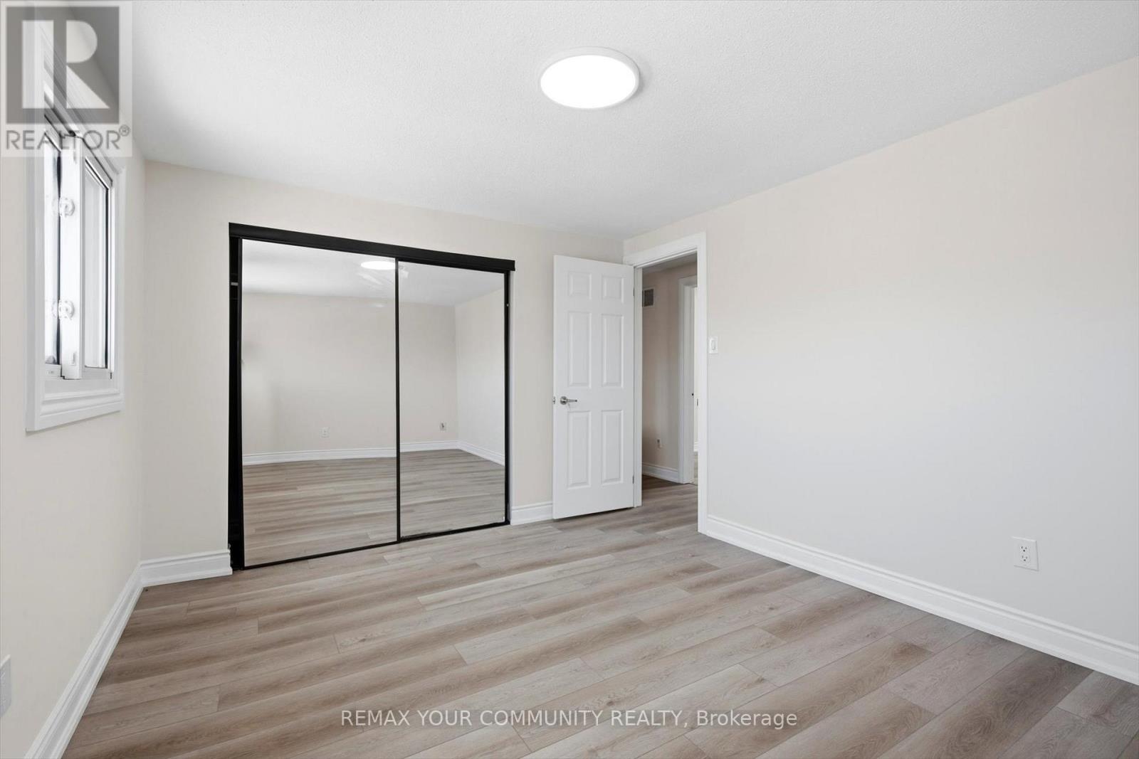 676 Galloway Crescent, Mississauga, Ontario  L5C 3W1 - Photo 13 - W12835880