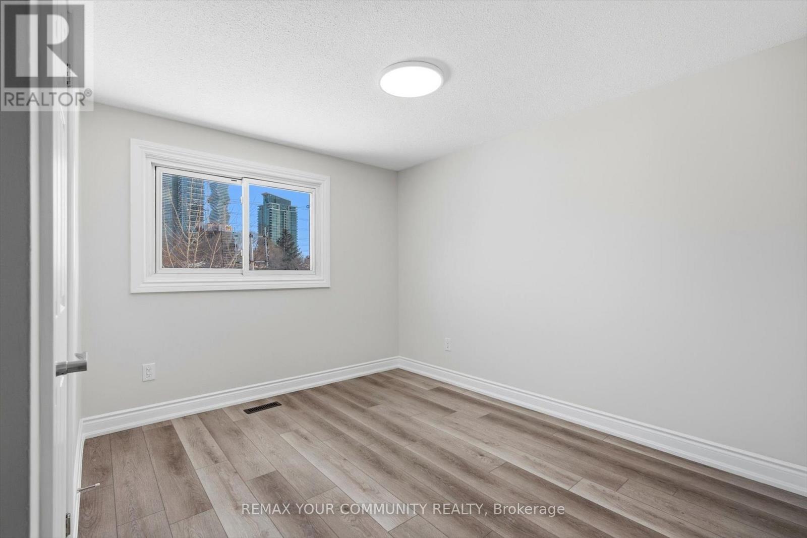 676 Galloway Crescent, Mississauga, Ontario  L5C 3W1 - Photo 14 - W12835880