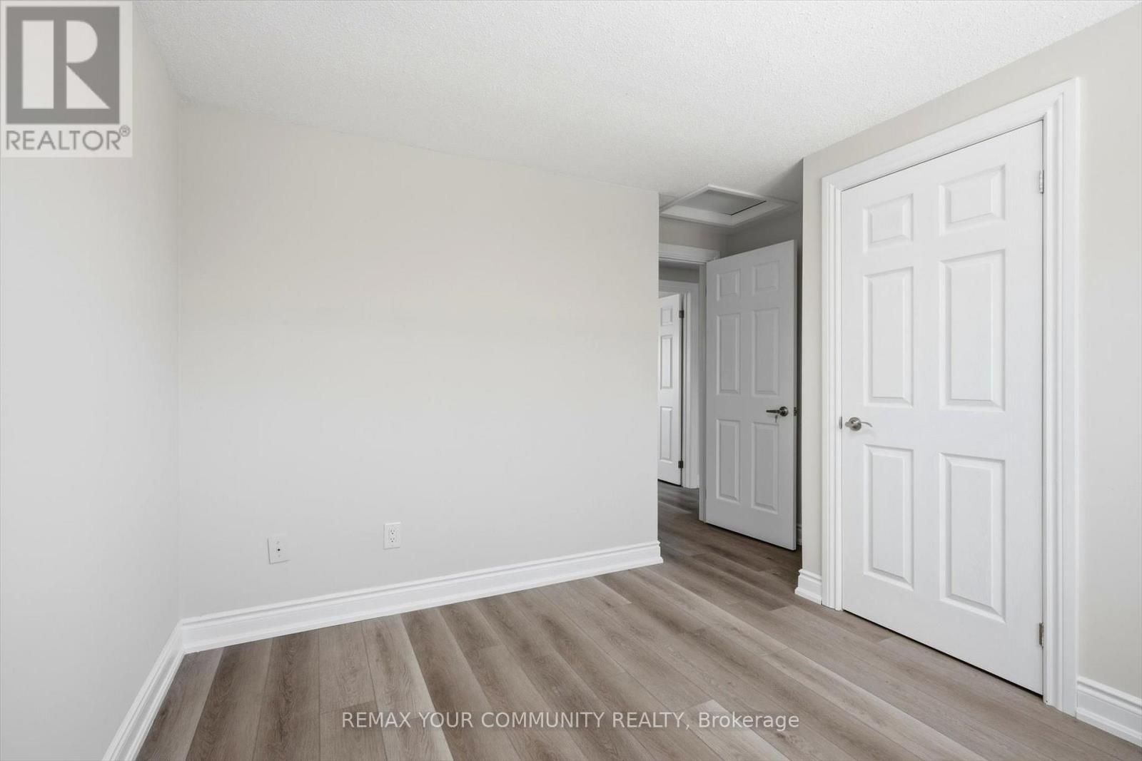 676 Galloway Crescent, Mississauga, Ontario  L5C 3W1 - Photo 15 - W12835880