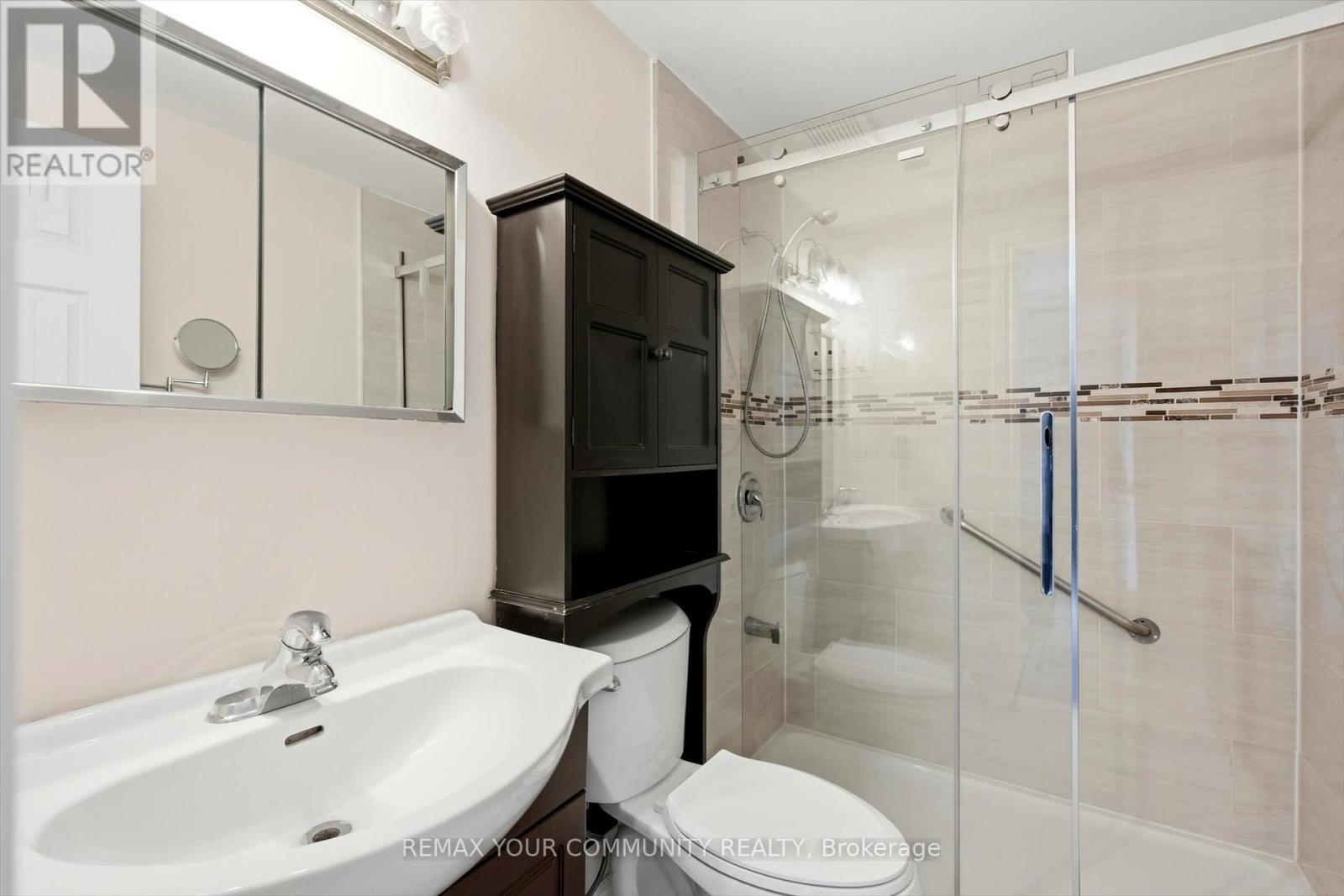 676 Galloway Crescent, Mississauga, Ontario  L5C 3W1 - Photo 16 - W12835880