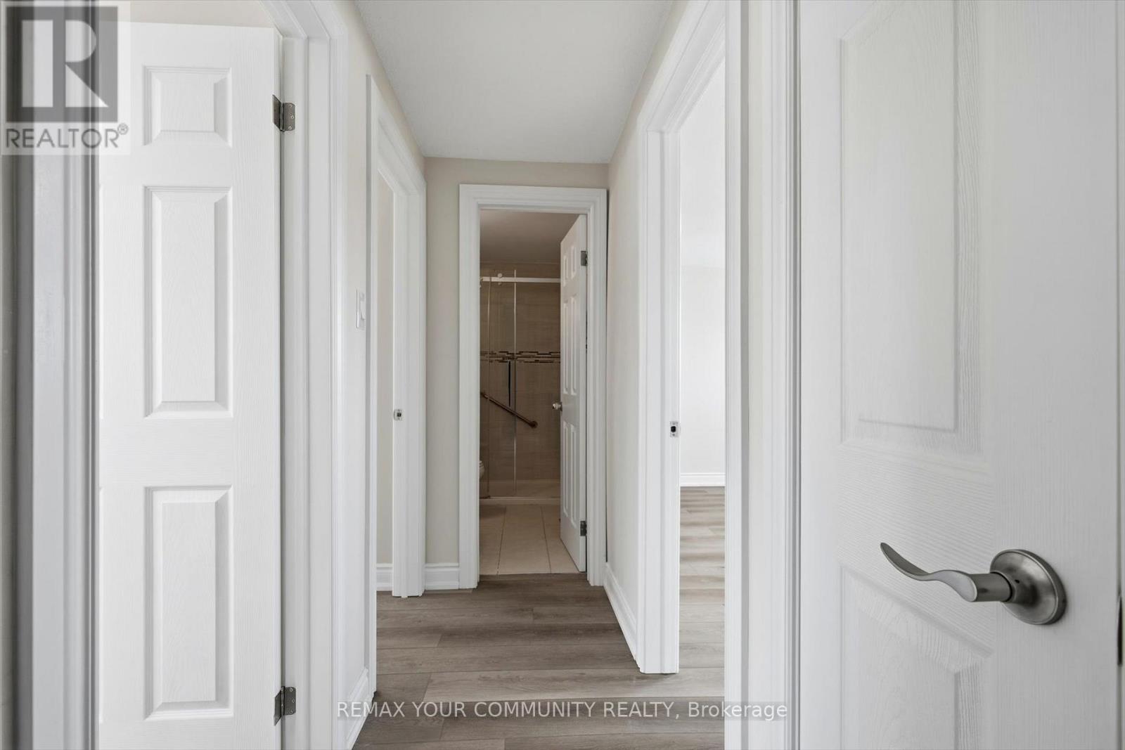 676 Galloway Crescent, Mississauga, Ontario  L5C 3W1 - Photo 9 - W12835880