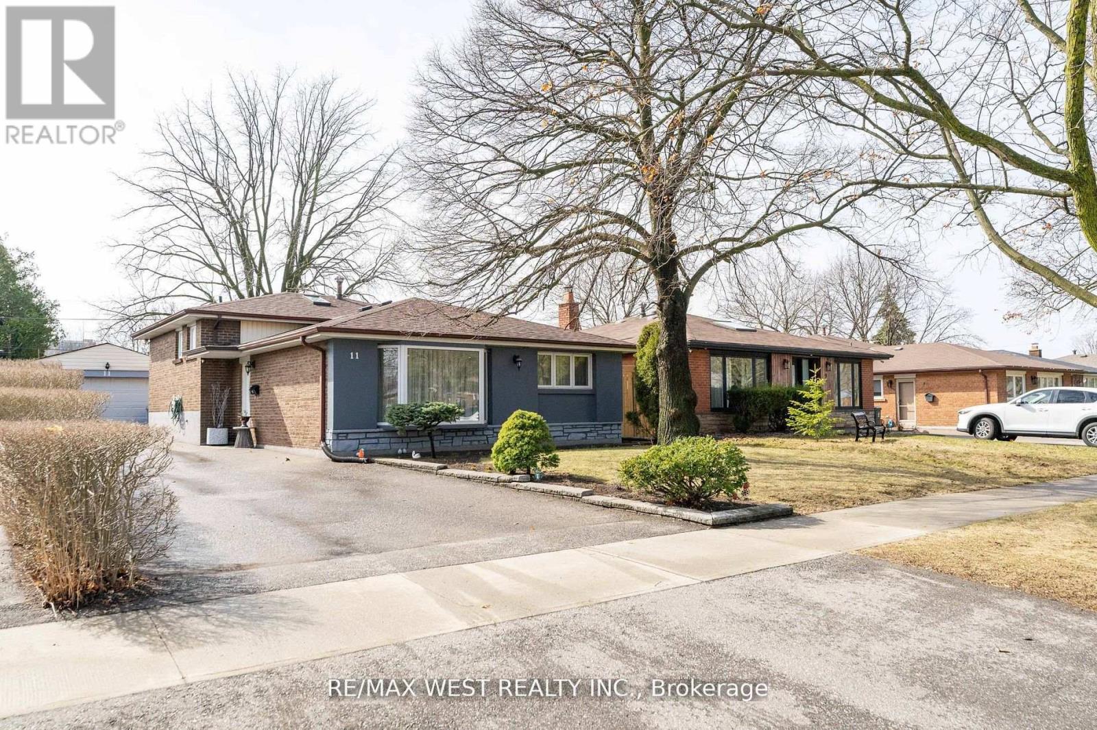 11 FARLEY CRESCENT, Toronto, Ontario