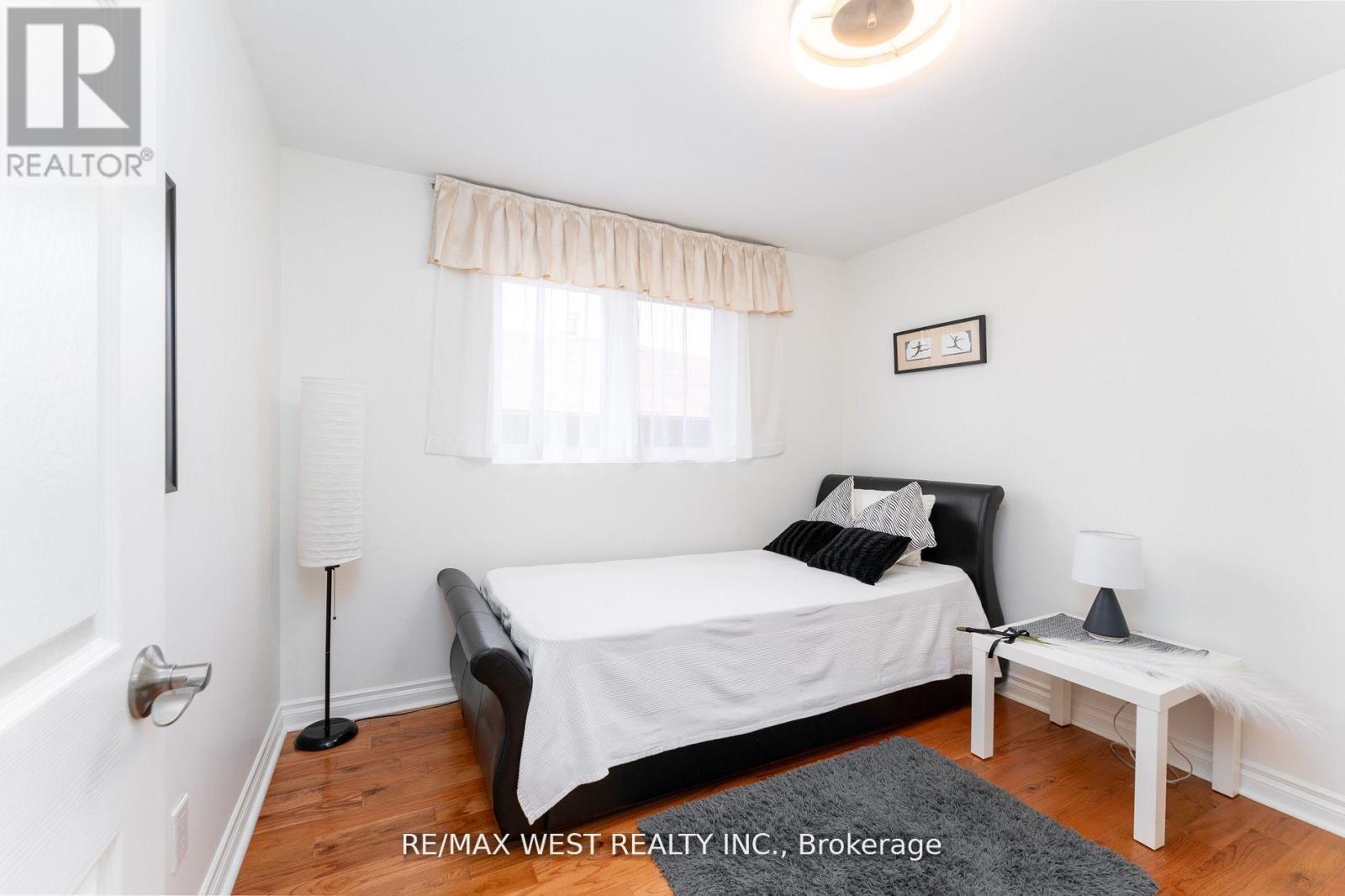 11 Farley Crescent, Toronto, Ontario  M9R 2A5 - Photo 20 - W12835902