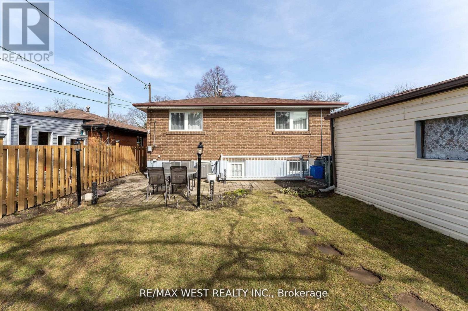 11 Farley Crescent, Toronto, Ontario  M9R 2A5 - Photo 38 - W12835902
