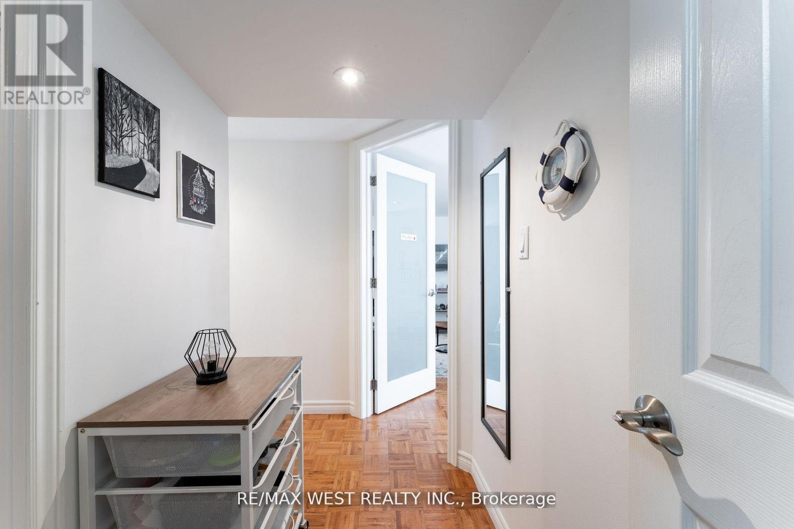 11 Farley Crescent, Toronto, Ontario  M9R 2A5 - Photo 41 - W12835902