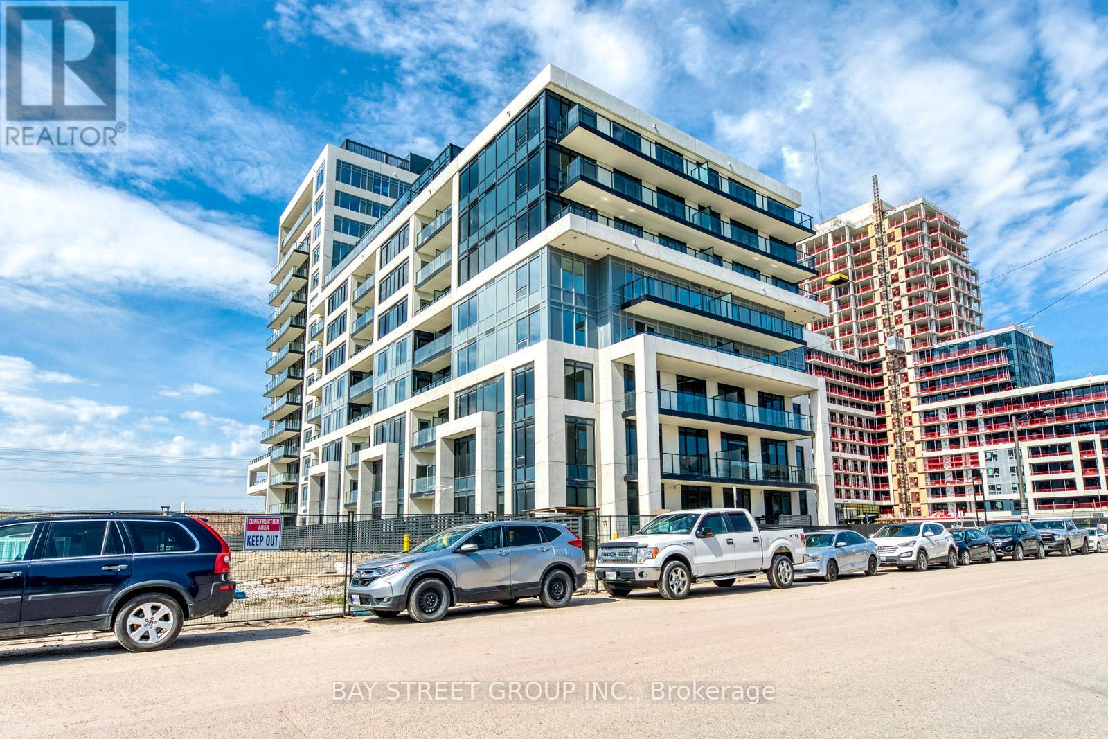 204 - 3200 William Coltson Avenue, Oakville, Ontario  L6H 7W6 - Photo 4 - W12835956