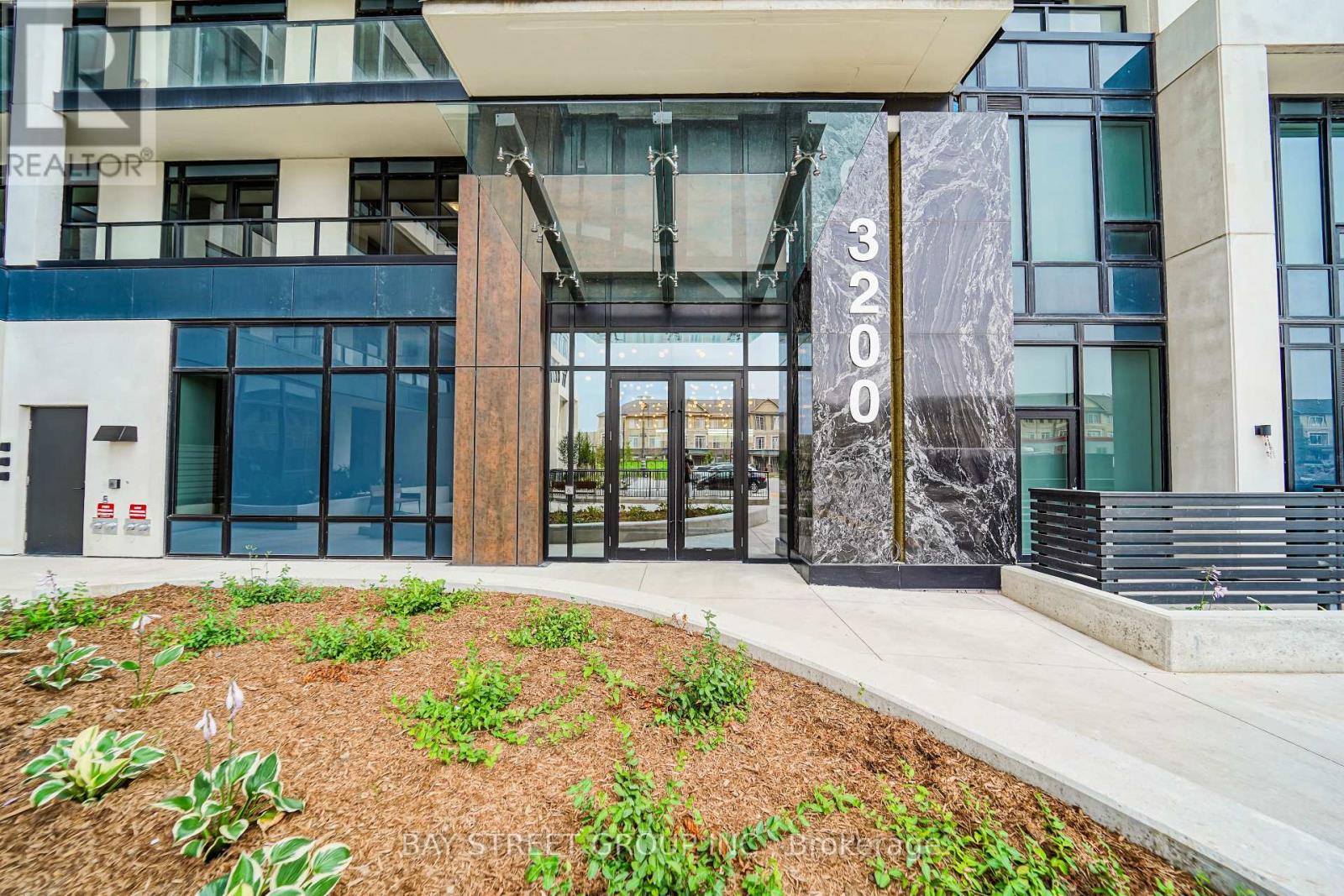 204 - 3200 William Coltson Avenue, Oakville, Ontario  L6H 7W6 - Photo 6 - W12835956