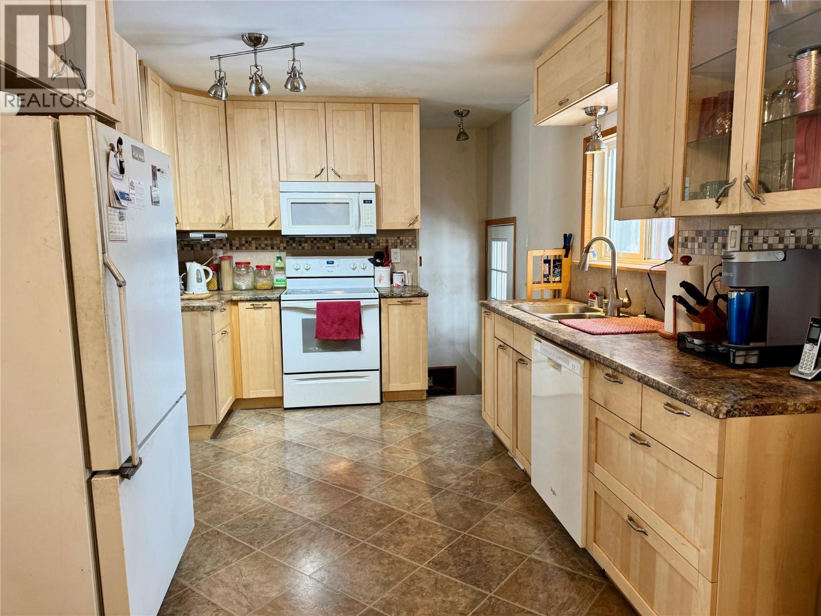 9112 Calverley Crescent, Dawson Creek, British Columbia  V1G 2R2 - Photo 8 - 10356783