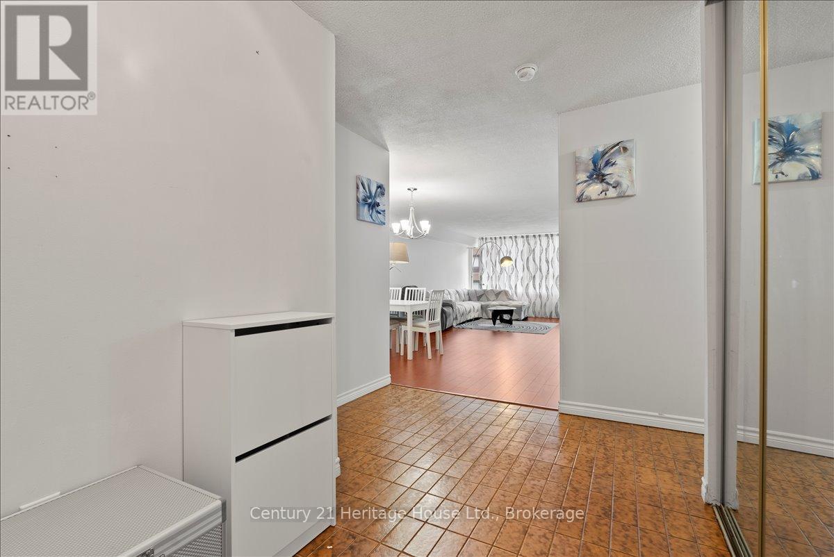 609 - 45 Carlton Street, Toronto, Ontario  M5B 2H9 - Photo 2 - C12746254