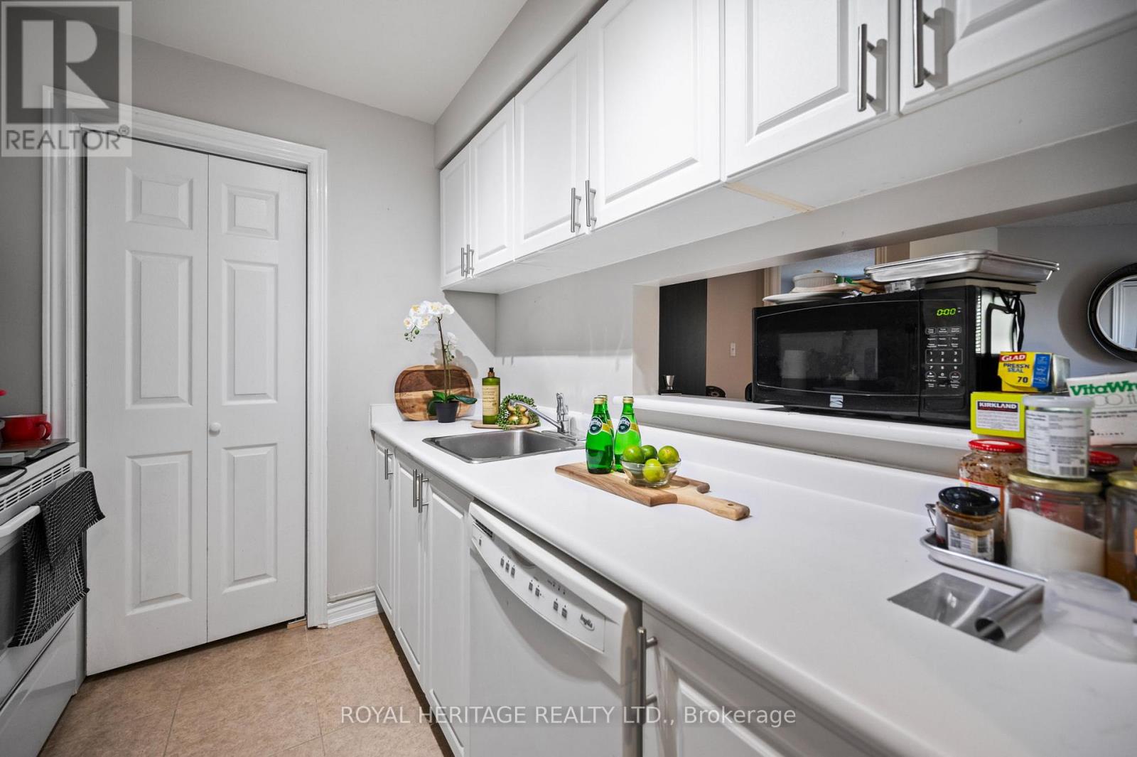 303 - 195 Lake Driveway W, Ajax, Ontario  L1S 7H7 - Photo 8 - E12836102