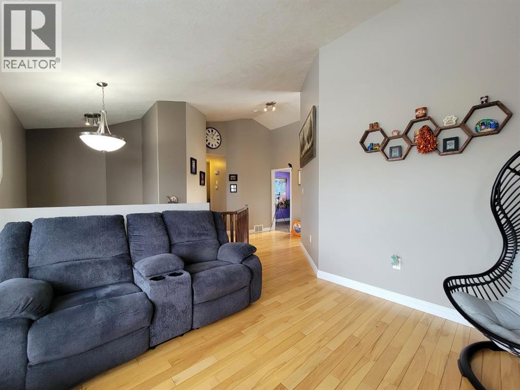 1056 10 Street, Beaverlodge, Alberta  T0H 0C0 - Photo 11 - A2287993