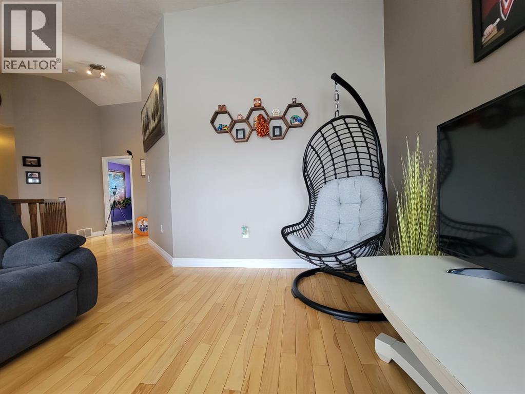 1056 10 Street, Beaverlodge, Alberta  T0H 0C0 - Photo 12 - A2287993