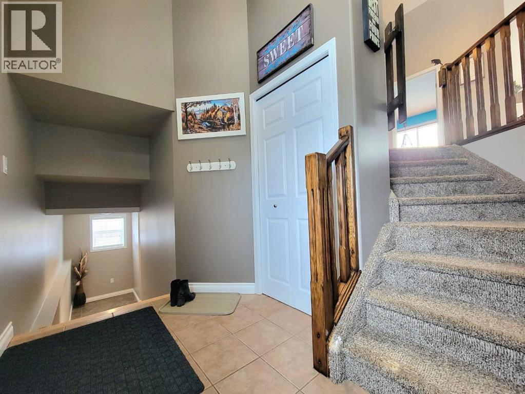 1056 10 Street, Beaverlodge, Alberta  T0H 0C0 - Photo 2 - A2287993