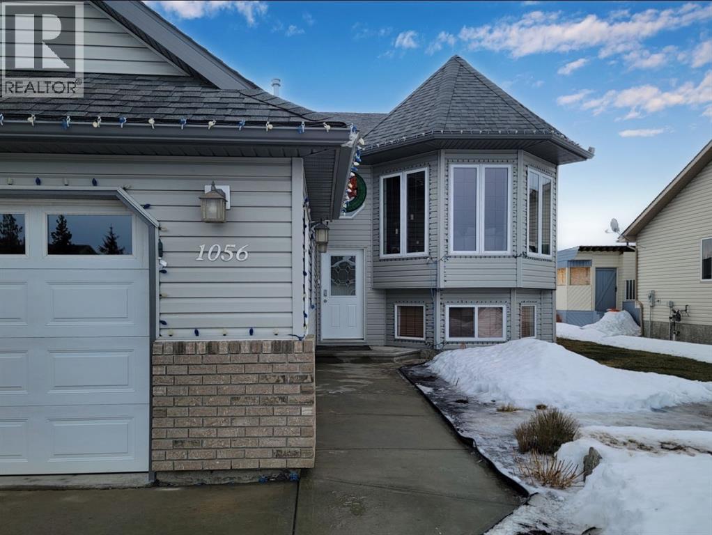 1056 10 Street, Beaverlodge, Alberta  T0H 0C0 - Photo 1 - A2287993