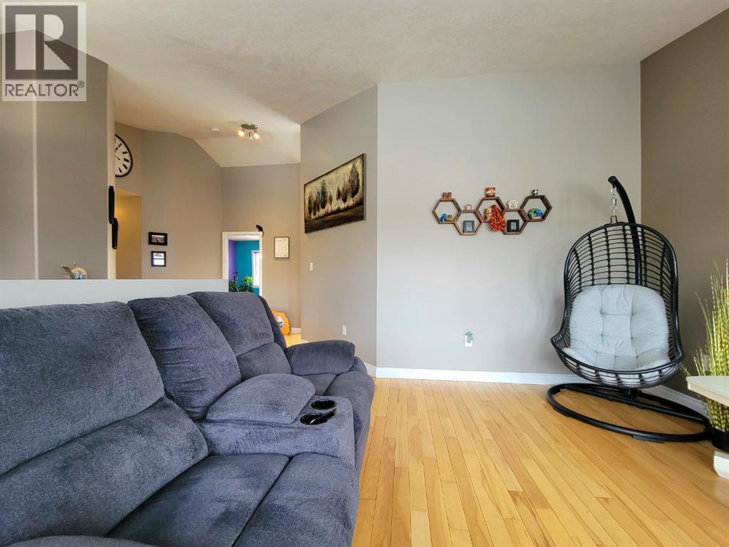 1056 10 Street, Beaverlodge, Alberta  T0H 0C0 - Photo 10 - A2287993