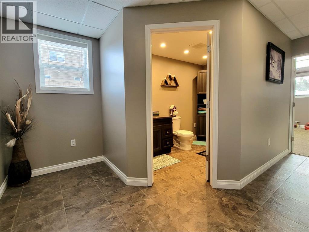 1056 10 Street, Beaverlodge, Alberta  T0H 0C0 - Photo 25 - A2287993